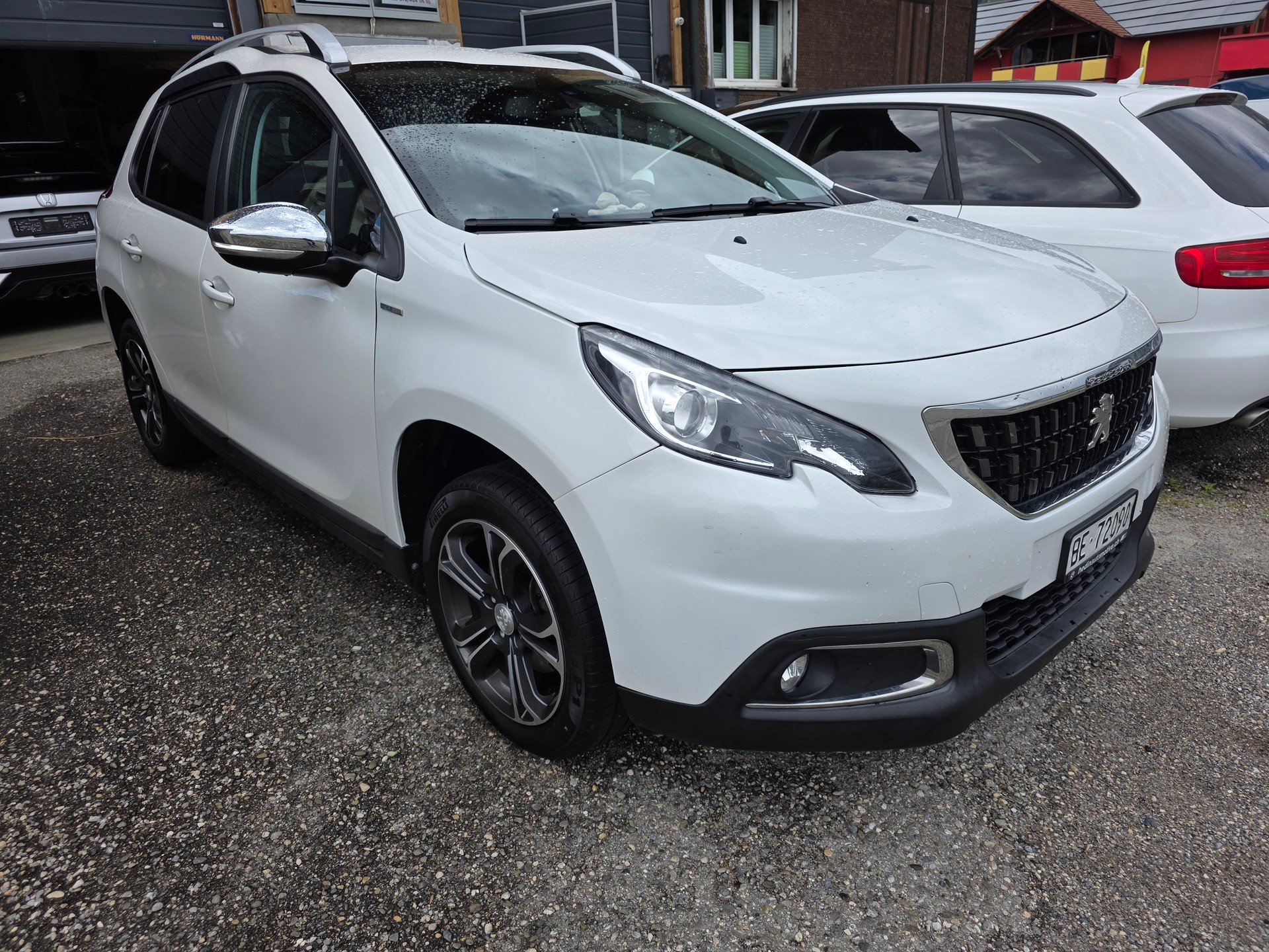 PEUGEOT 2008 1.2 PureTech Style EAT6-image-5