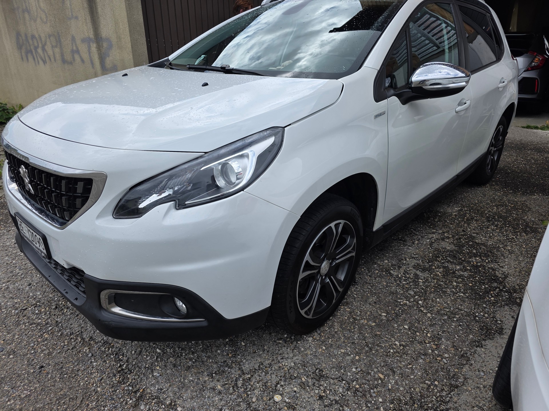 PEUGEOT 2008 1.2 PureTech Style EAT6-image-11
