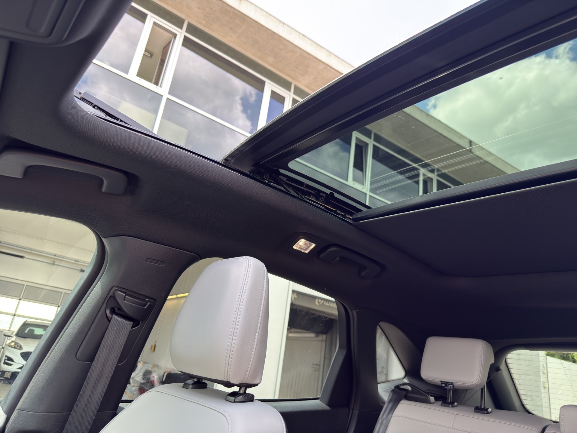 FORD Kuga 2.5 Plug-in Hybrid Sound Edition-image-11