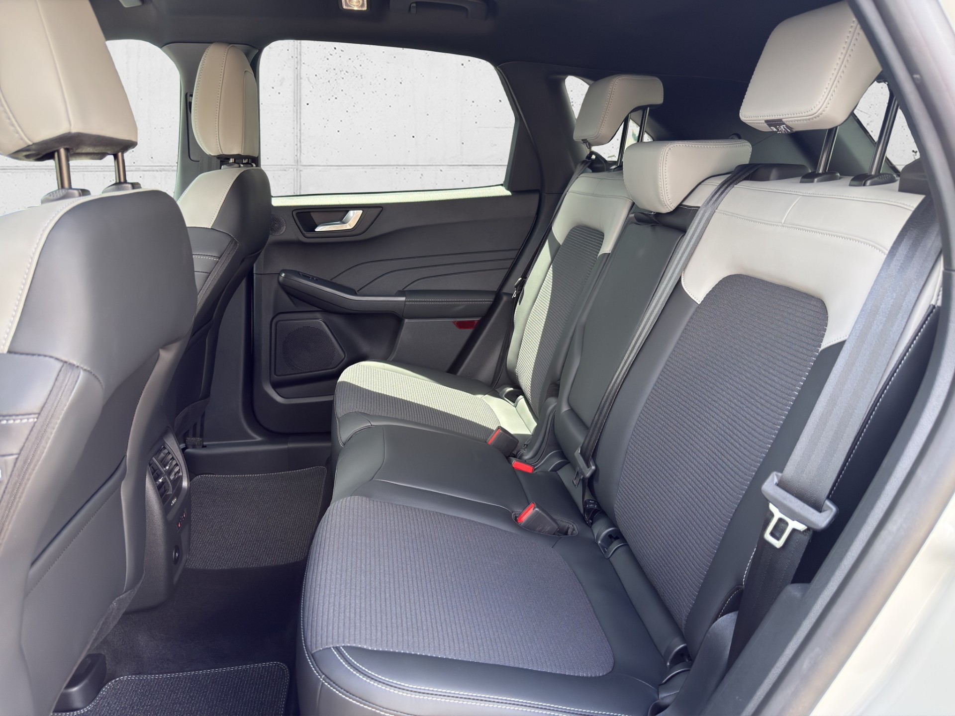 FORD Kuga 2.5 Plug-in Hybrid Sound Edition-image-12