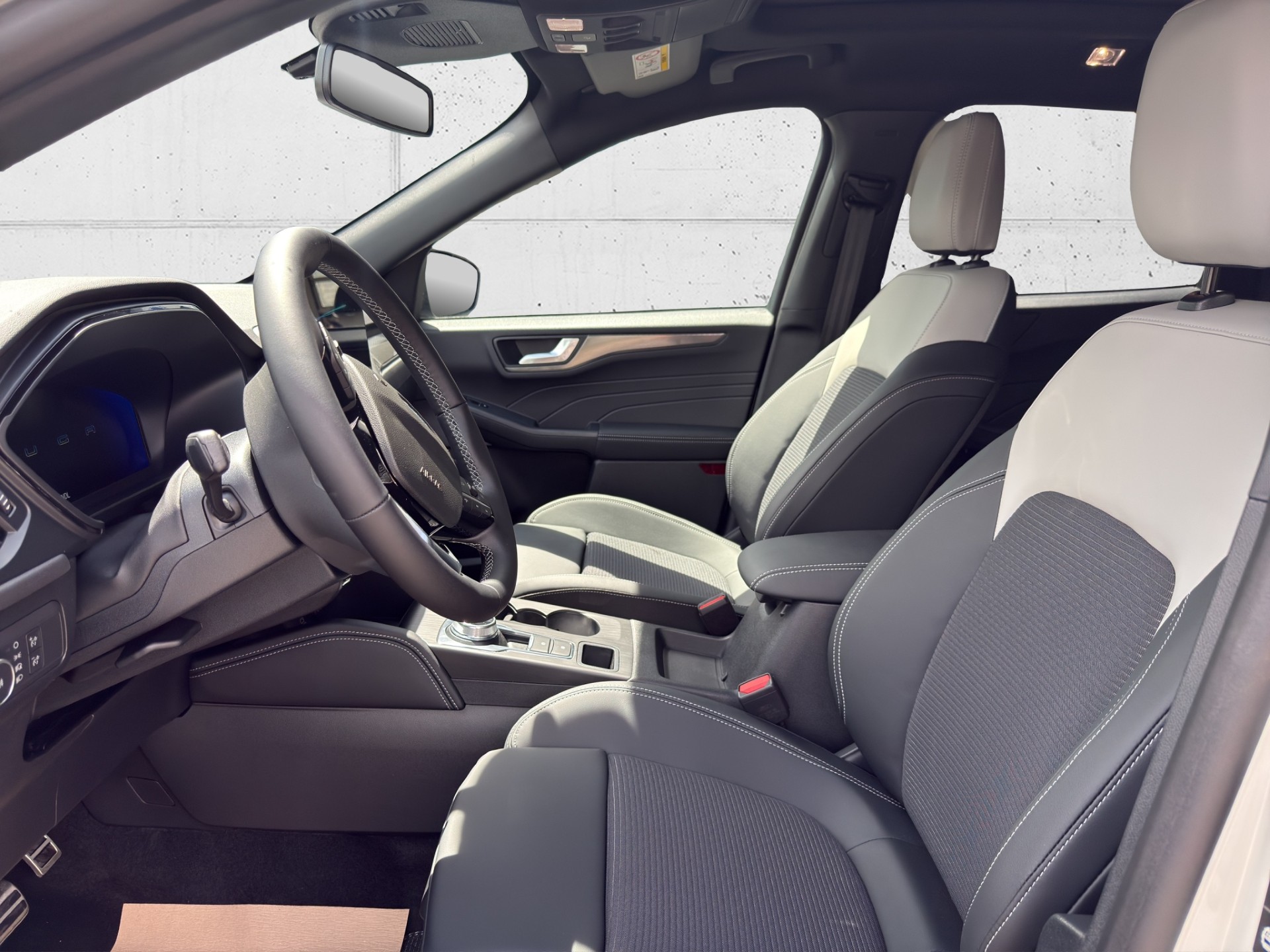 FORD Kuga 2.5 Plug-in Hybrid Sound Edition-image-8