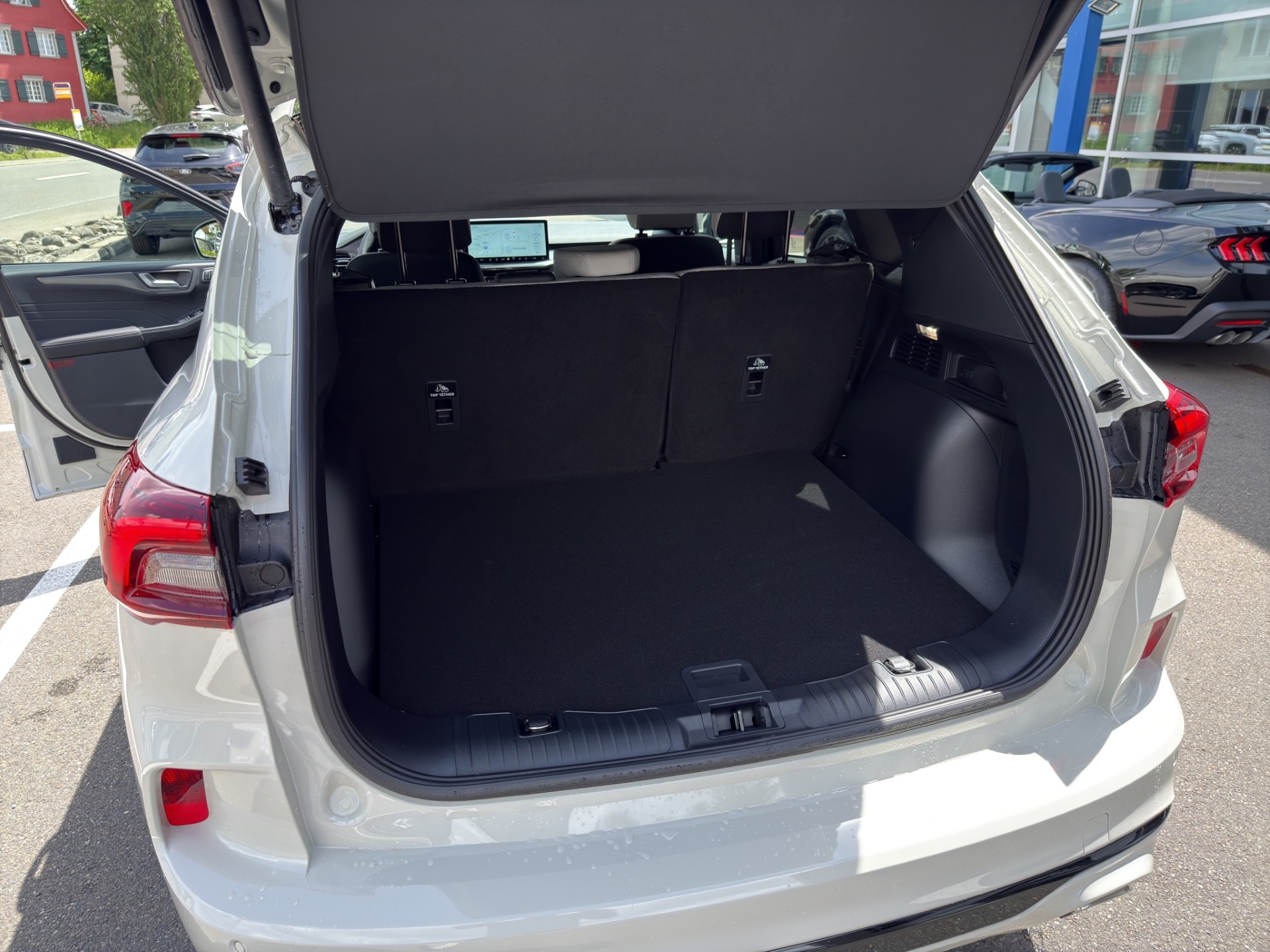 FORD Kuga 2.5 Plug-in Hybrid Sound Edition-image-13