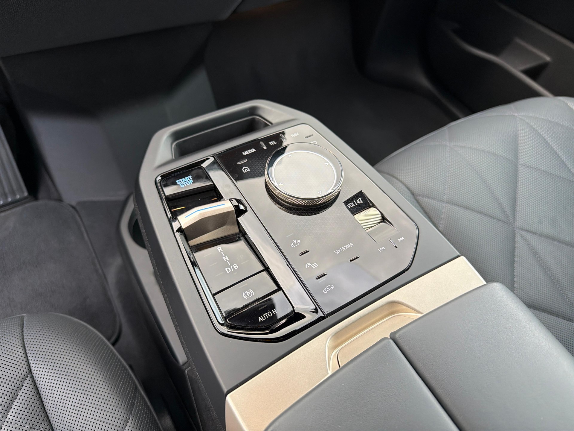 BMW iX M60-image-14