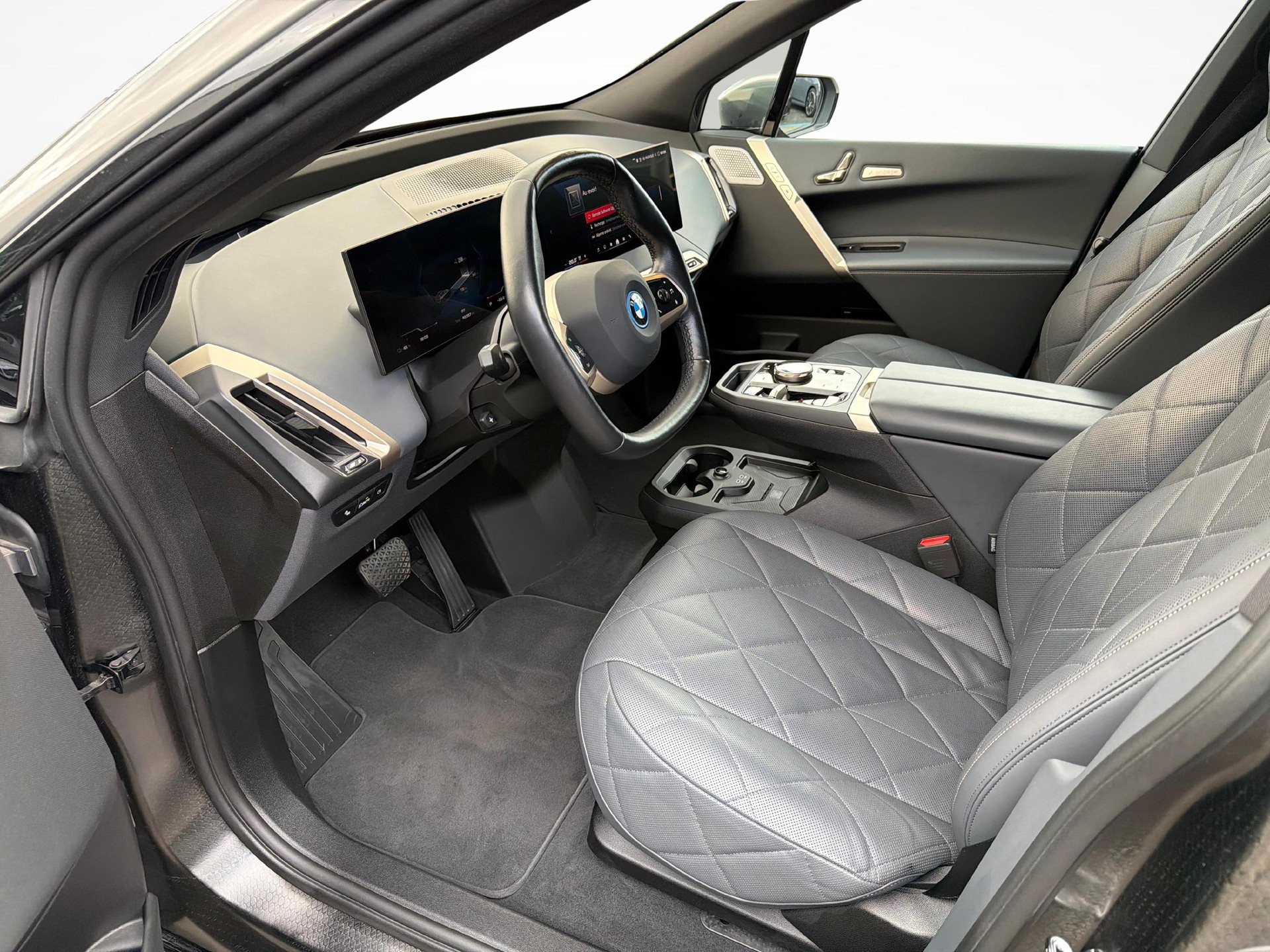 BMW iX M60-image-9