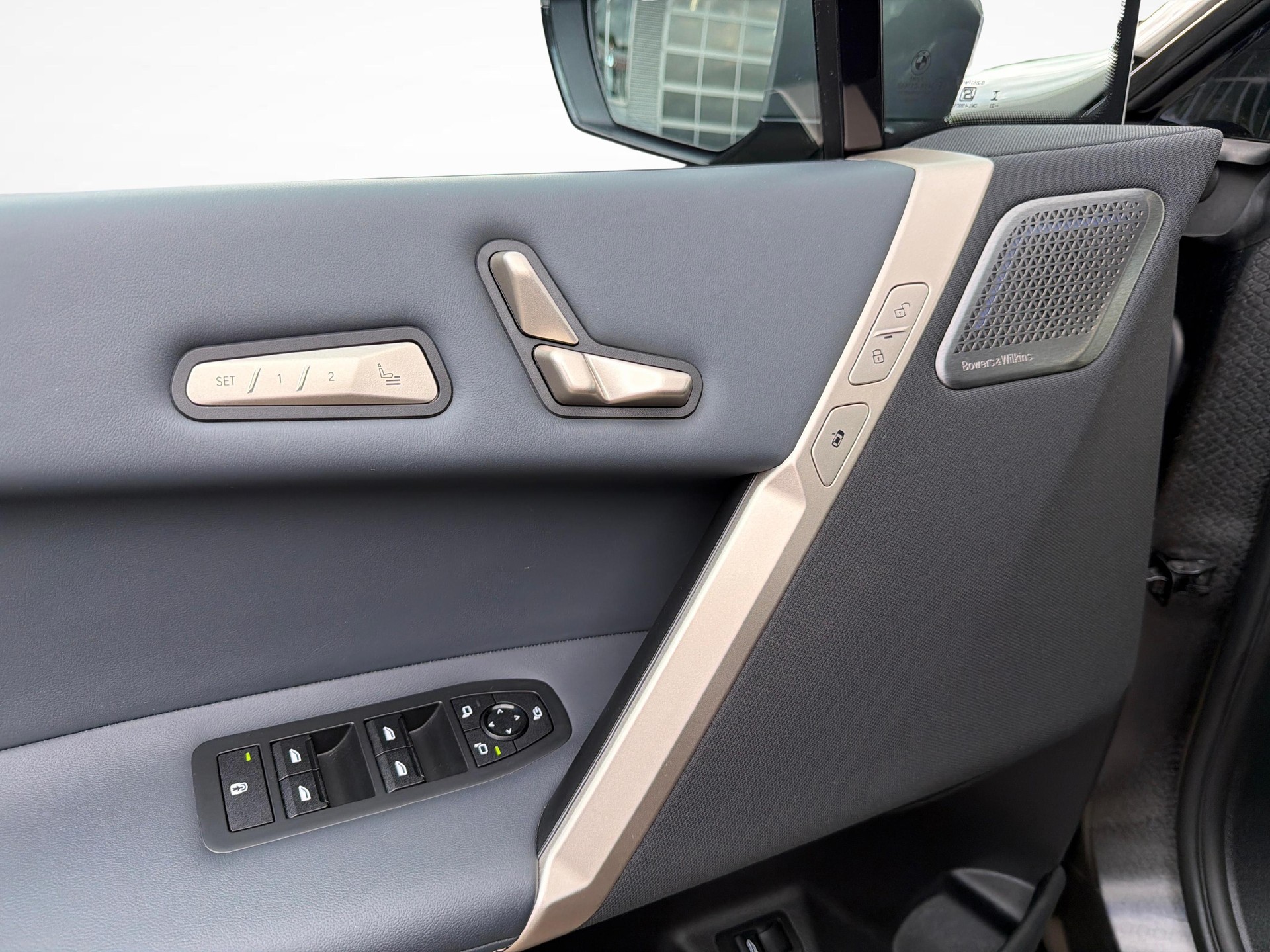 BMW iX M60-image-15