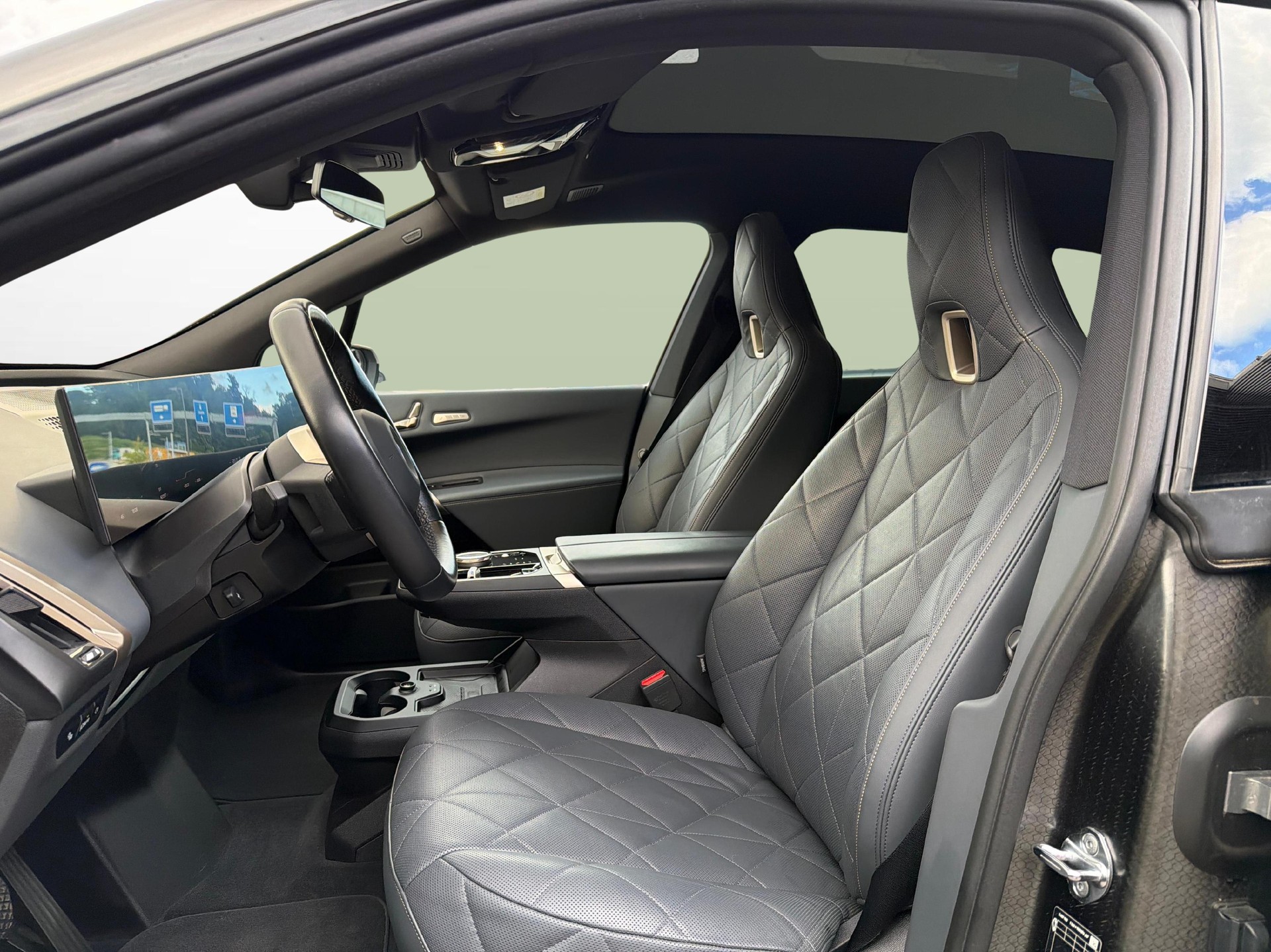 BMW iX M60-image-10
