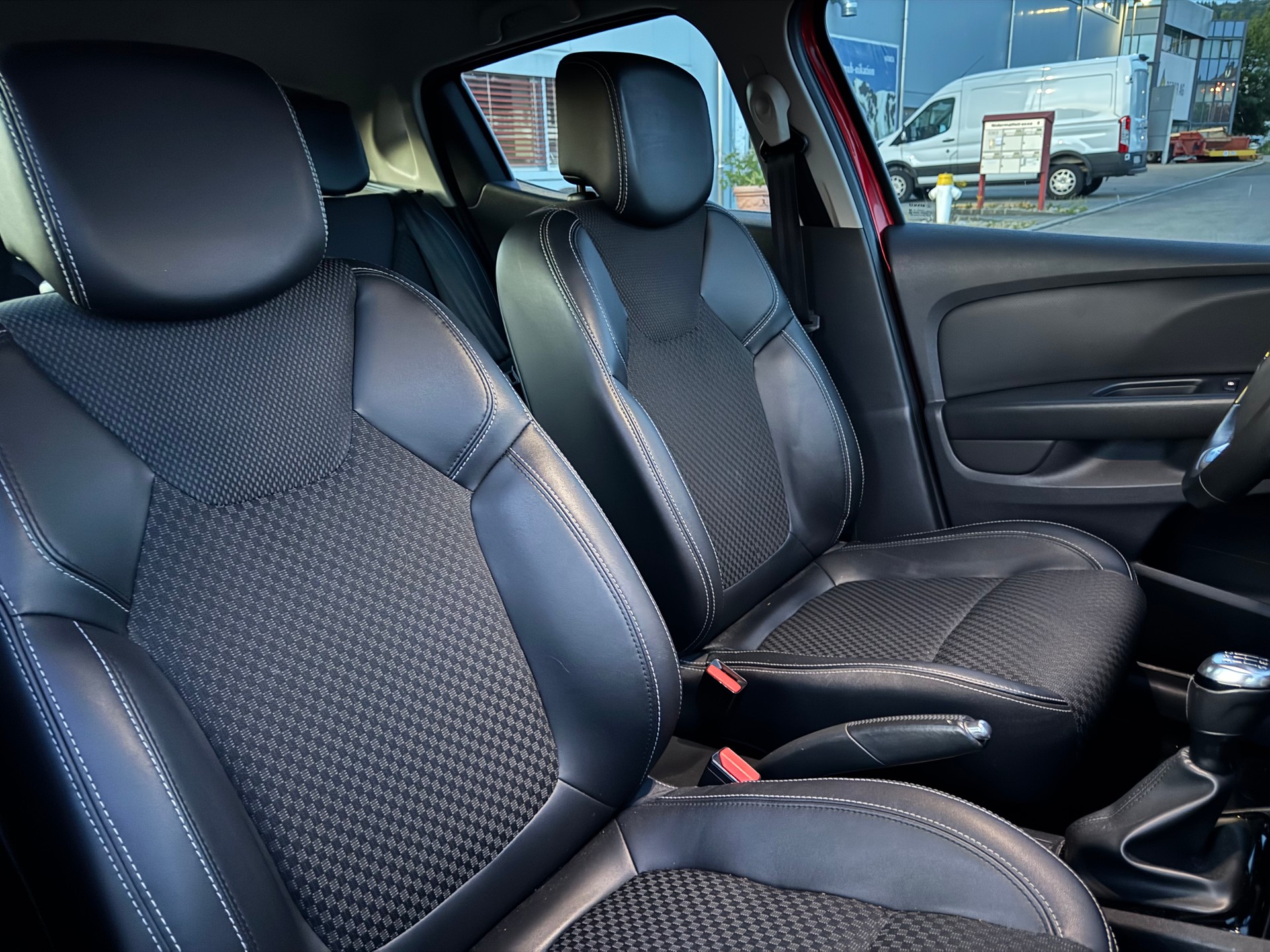 RENAULT Clio 0.9 12V Intens-image-9