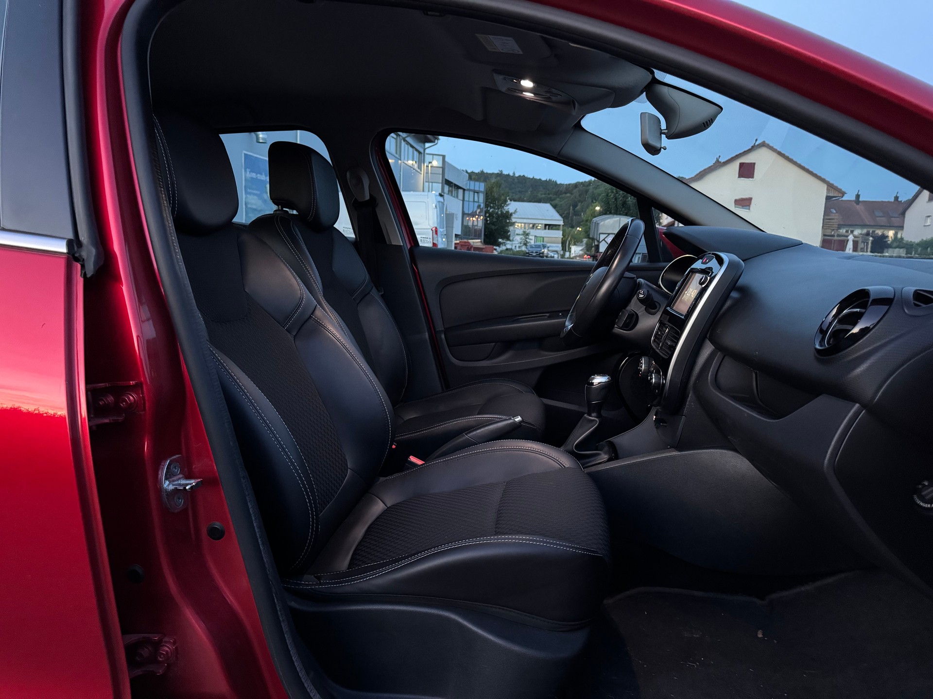 RENAULT Clio 0.9 12V Intens-image-8