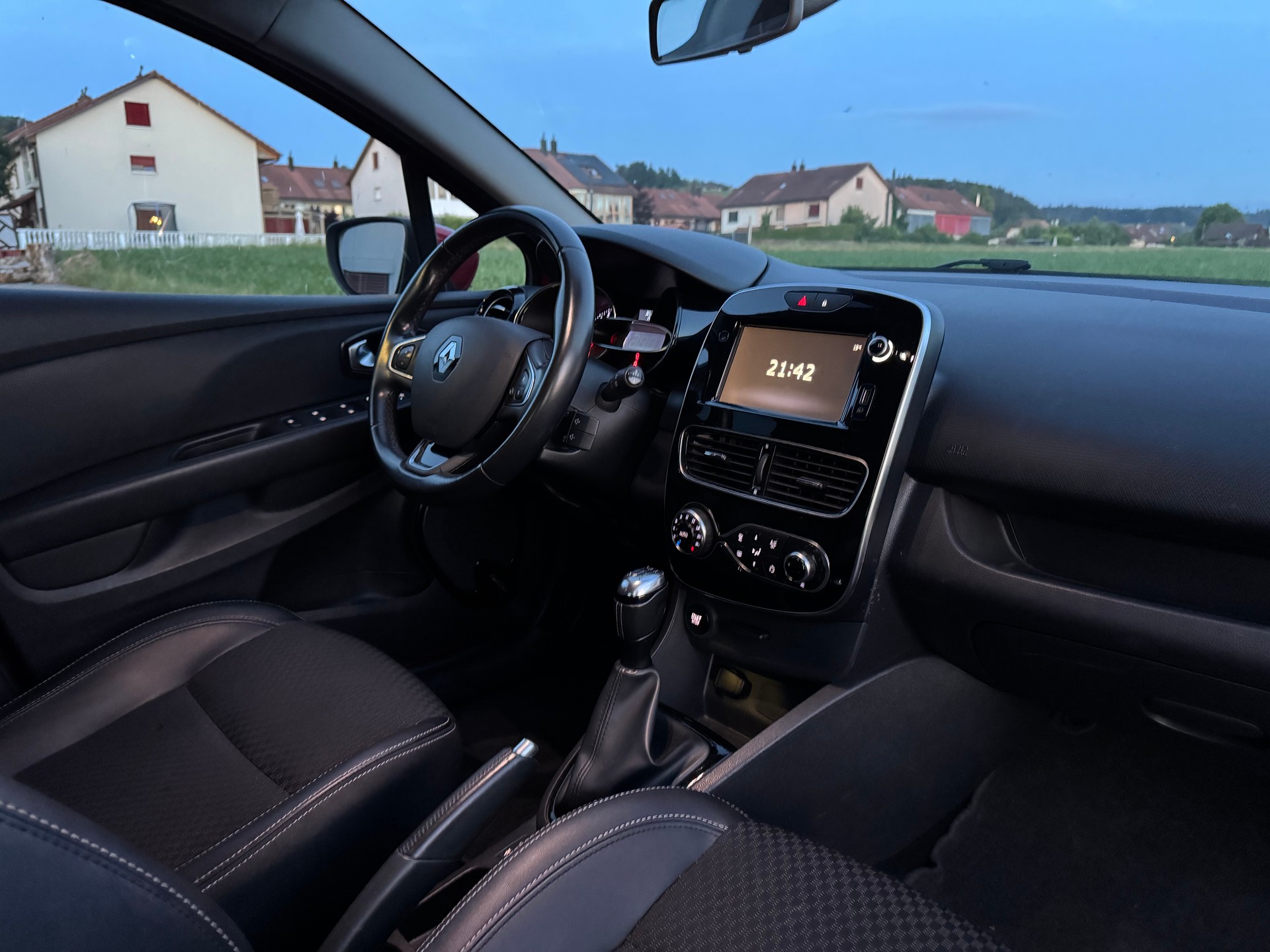 RENAULT Clio 0.9 12V Intens-image-12