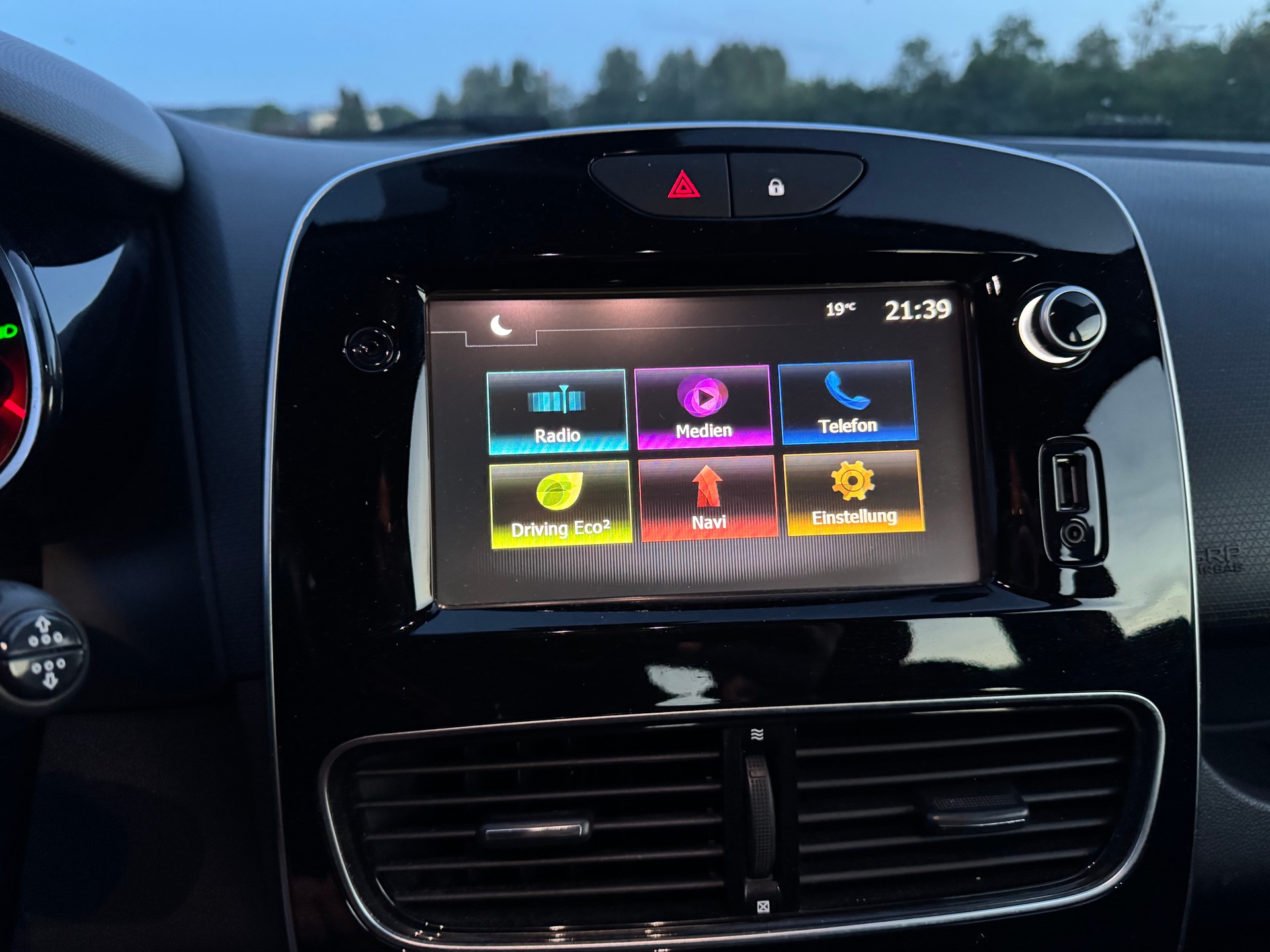 RENAULT Clio 0.9 12V Intens-image-15