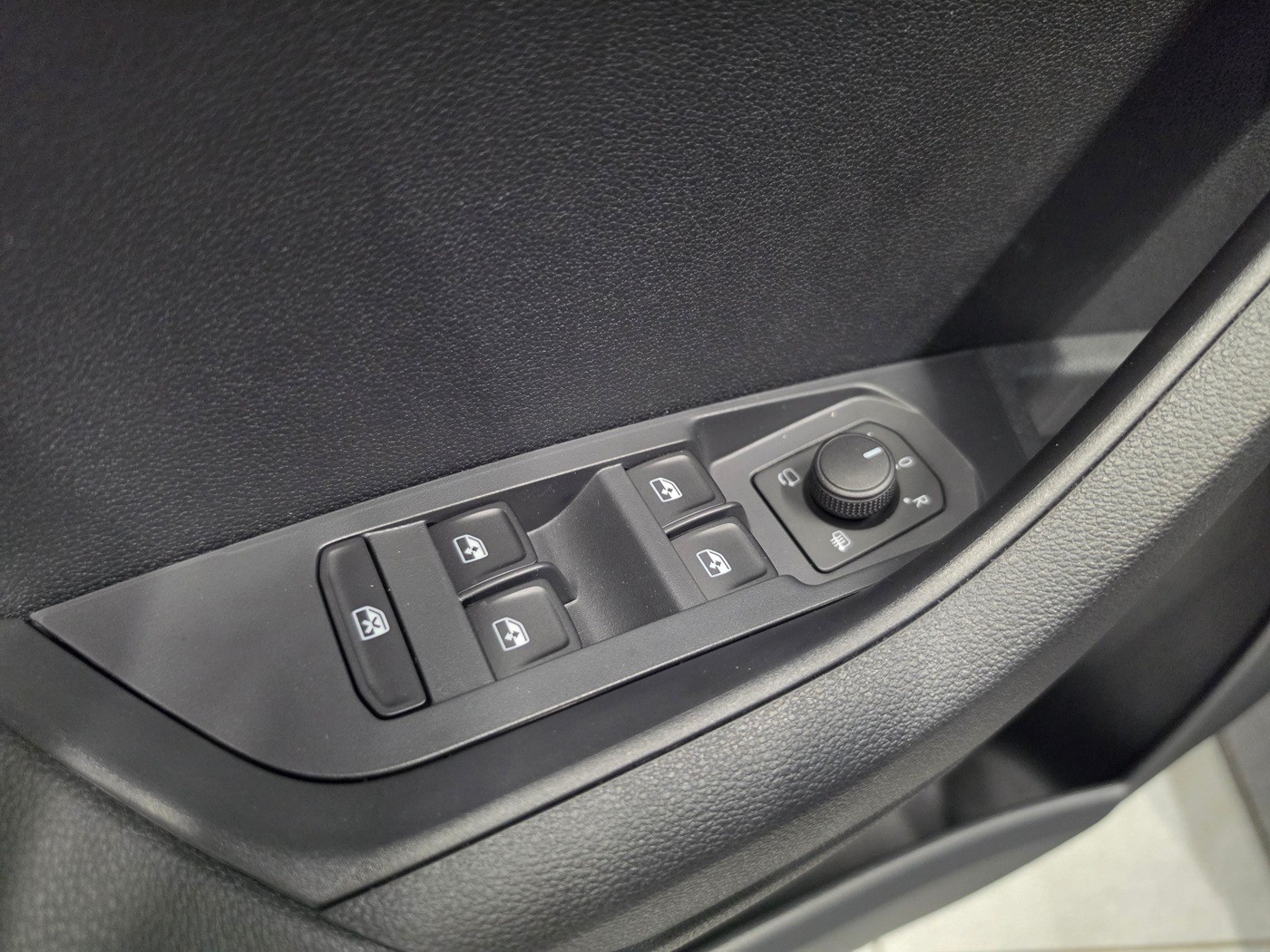 SKODA Karoq 2.0 TSI SportLine 4x4 DSG-image-18