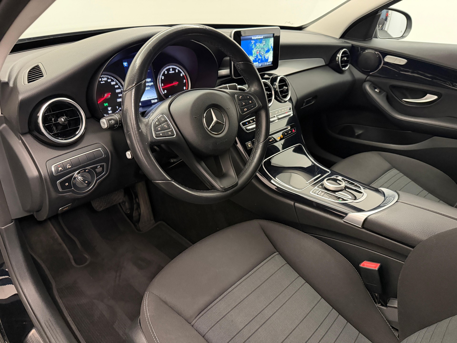 MERCEDES-BENZ C 200 Avantgarde Kombi-image-9