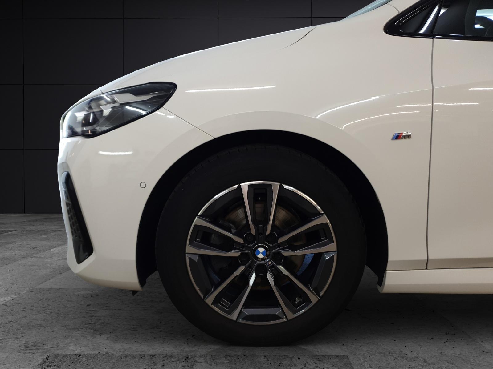 BMW 218d Active Tourer-image-8
