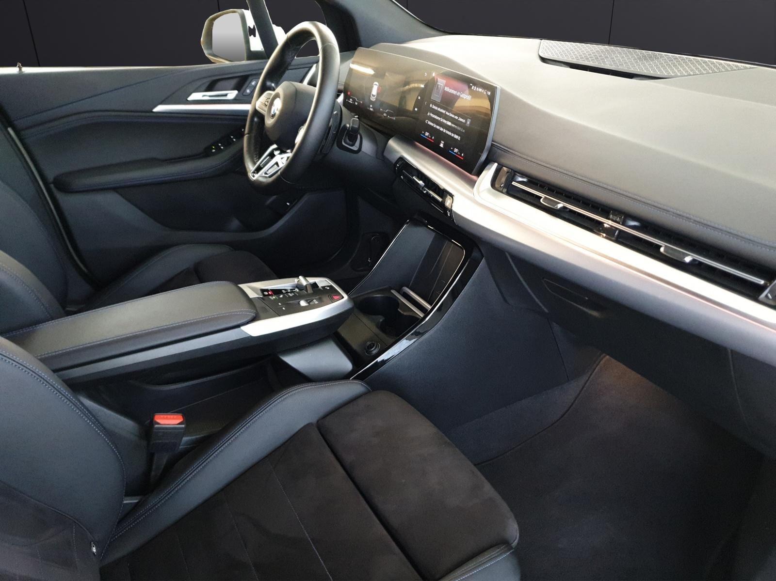 BMW 218d Active Tourer-image-14