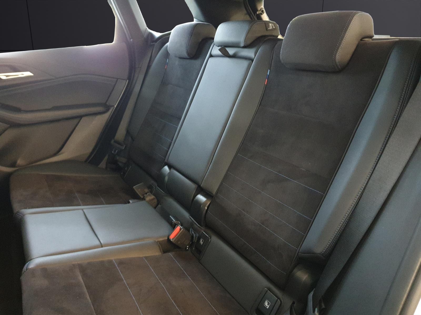 BMW 218d Active Tourer-image-11