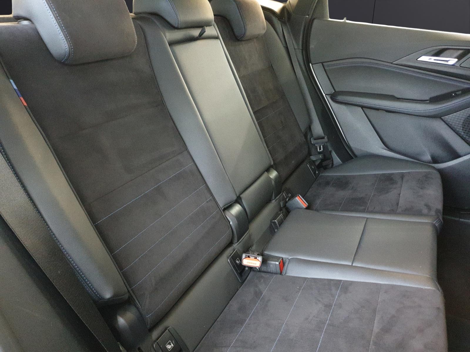 BMW 218d Active Tourer-image-13