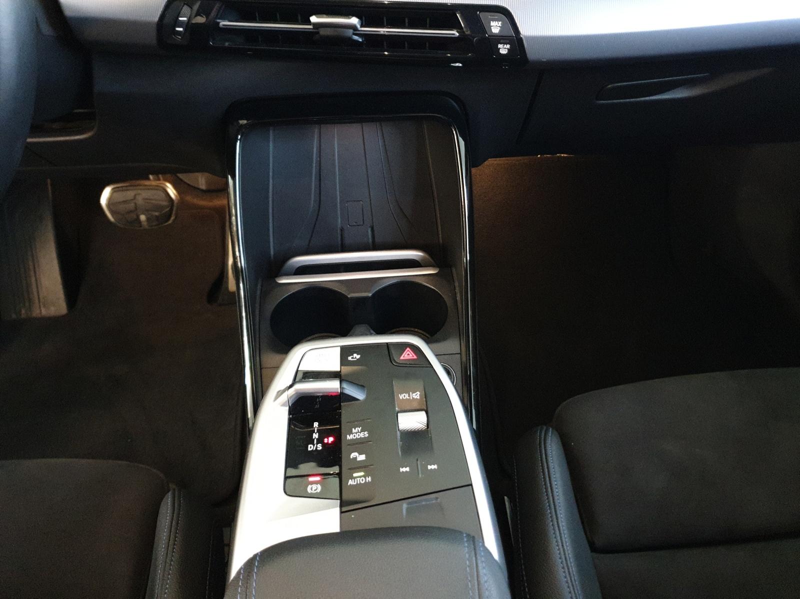 BMW 218d Active Tourer-image-20
