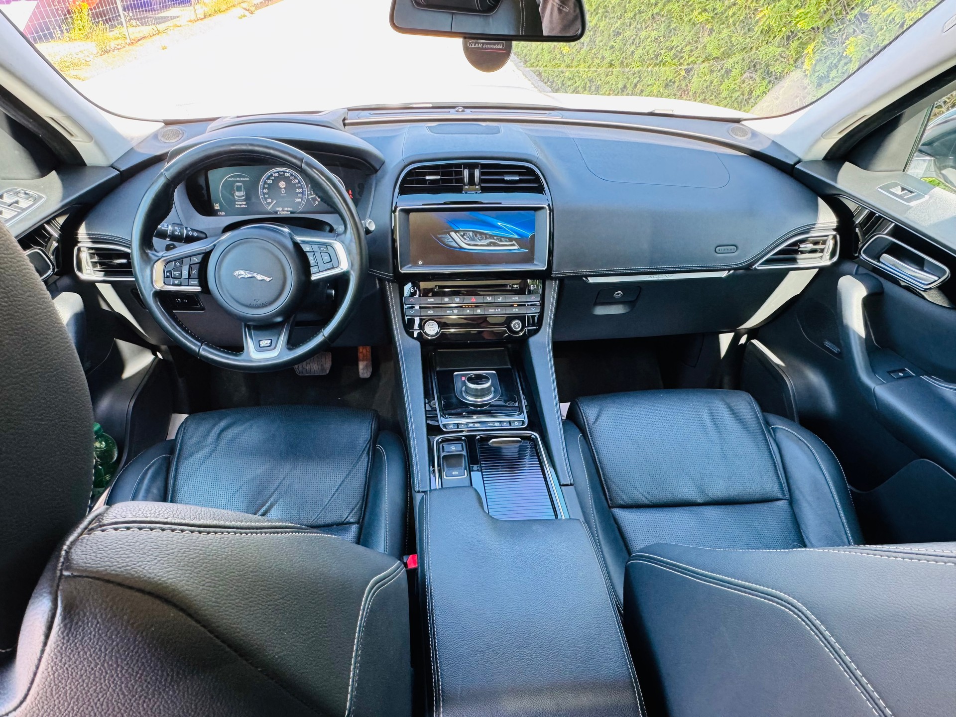 JAGUAR F-Pace 3.0 TD R-Sport *300PS* AWD Automatik-image-8