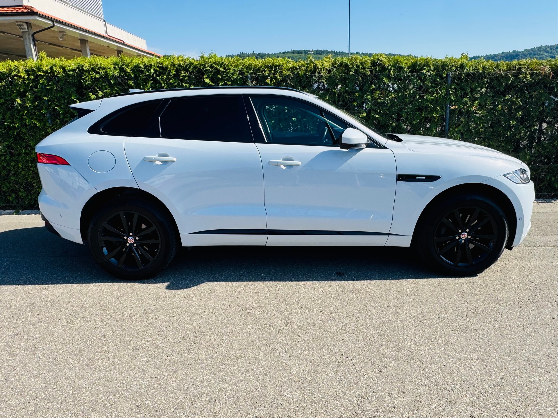 JAGUAR F-Pace 3.0 TD R-Sport *300PS* AWD Automatik-image-7