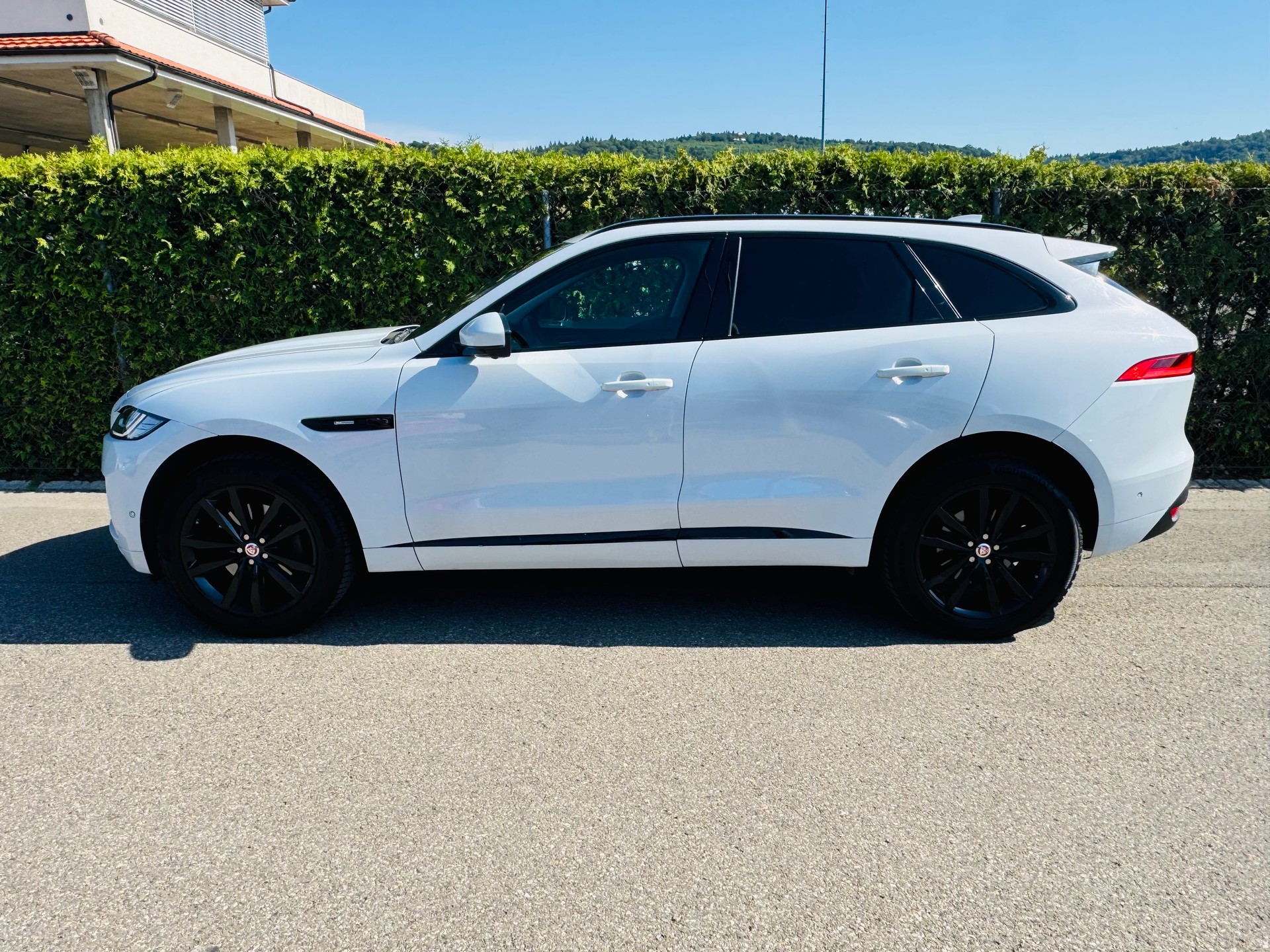 JAGUAR F-Pace 3.0 TD R-Sport *300PS* AWD Automatik-image-6