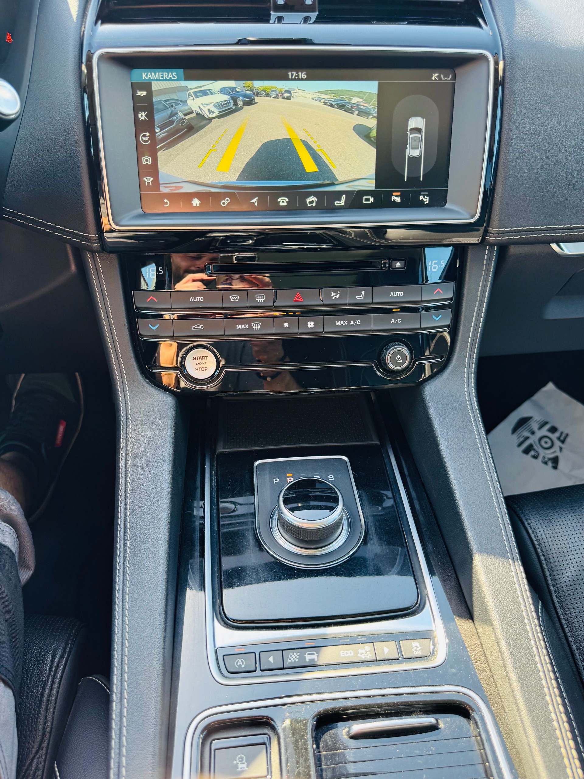 JAGUAR F-Pace 3.0 TD R-Sport *300PS* AWD Automatik-image-9