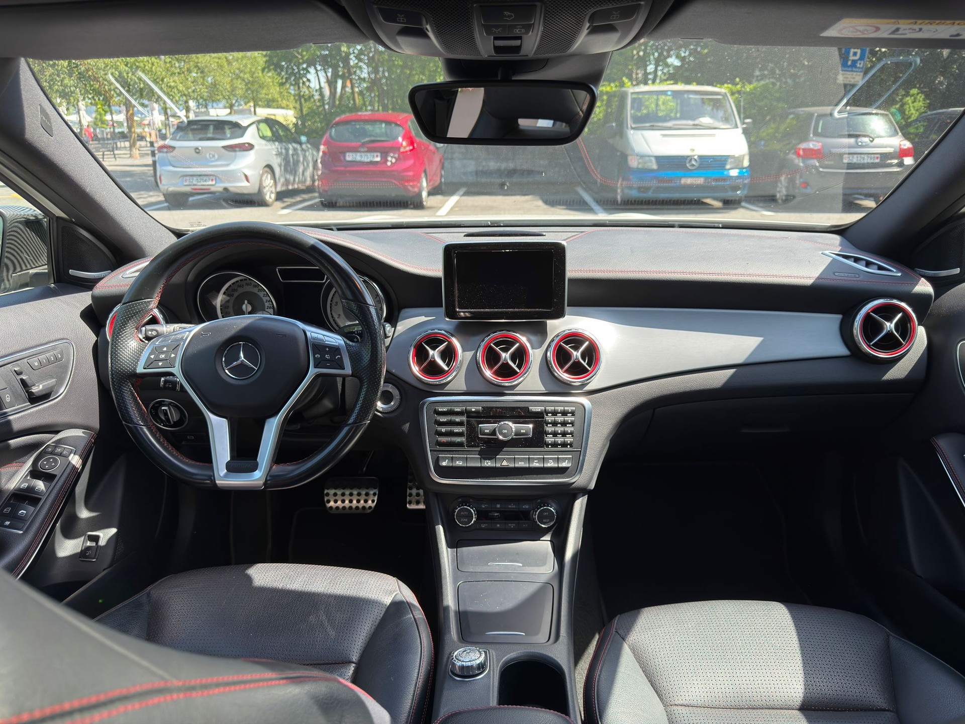 MERCEDES-BENZ GLA 250 AMG Line 4m-image-4