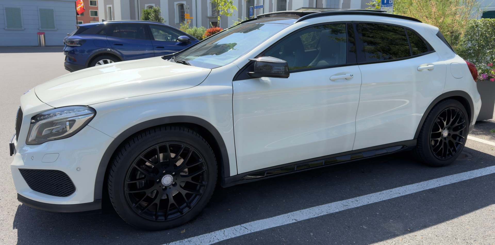 MERCEDES-BENZ GLA 250 AMG Line 4m-image-2