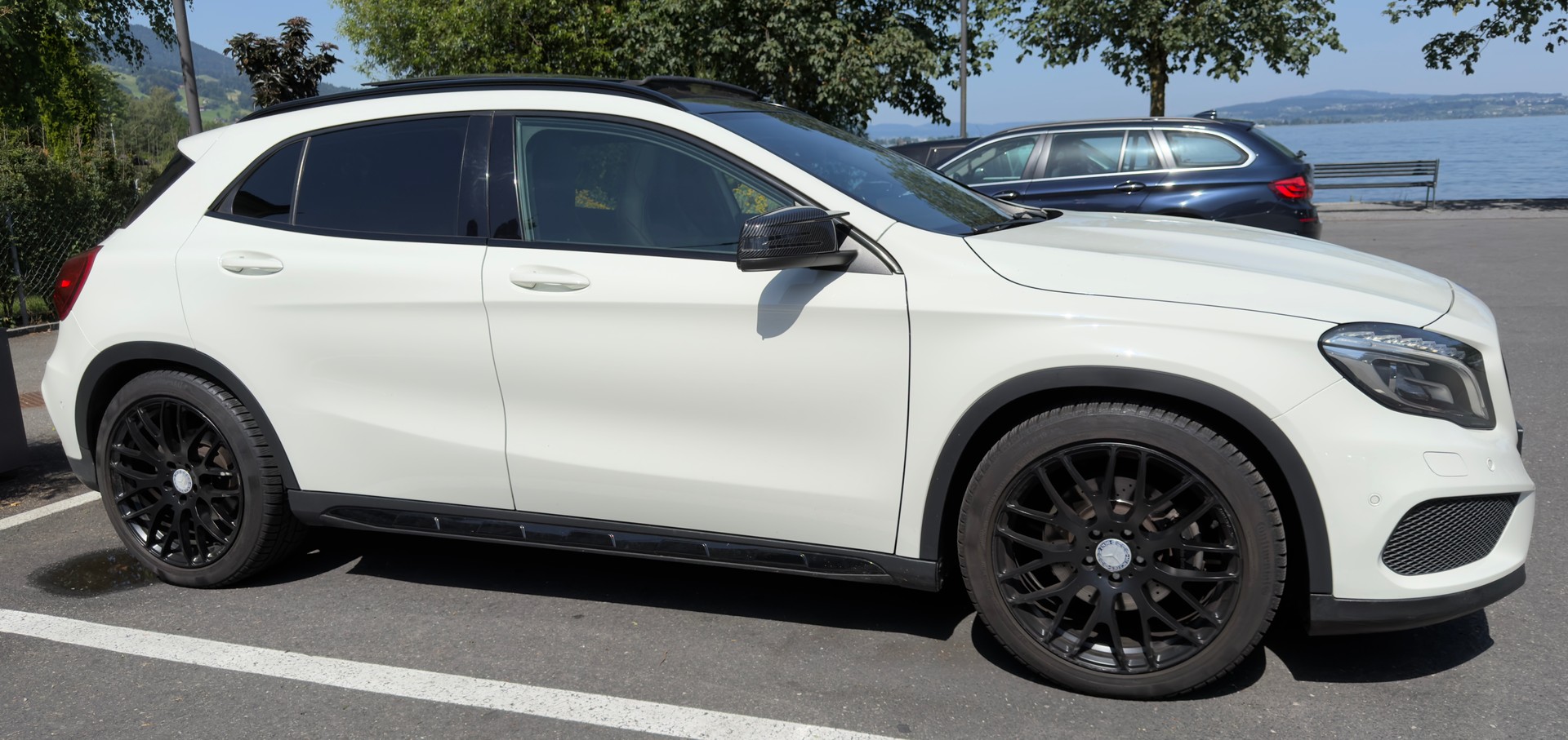 MERCEDES-BENZ GLA 250 AMG Line 4m-image-3