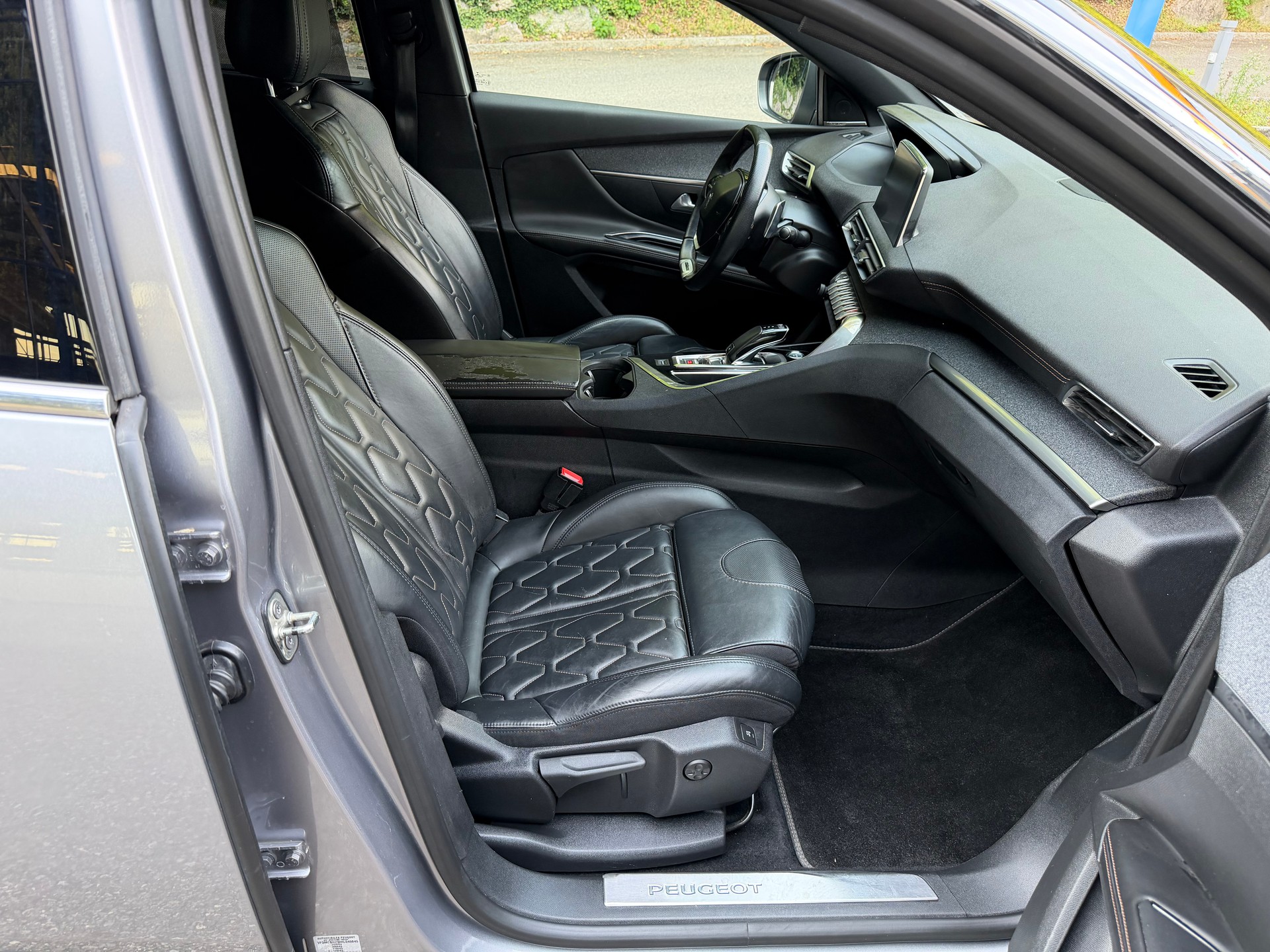 PEUGEOT 5008 1.6 BlueHDi GT Line ETA-image-12