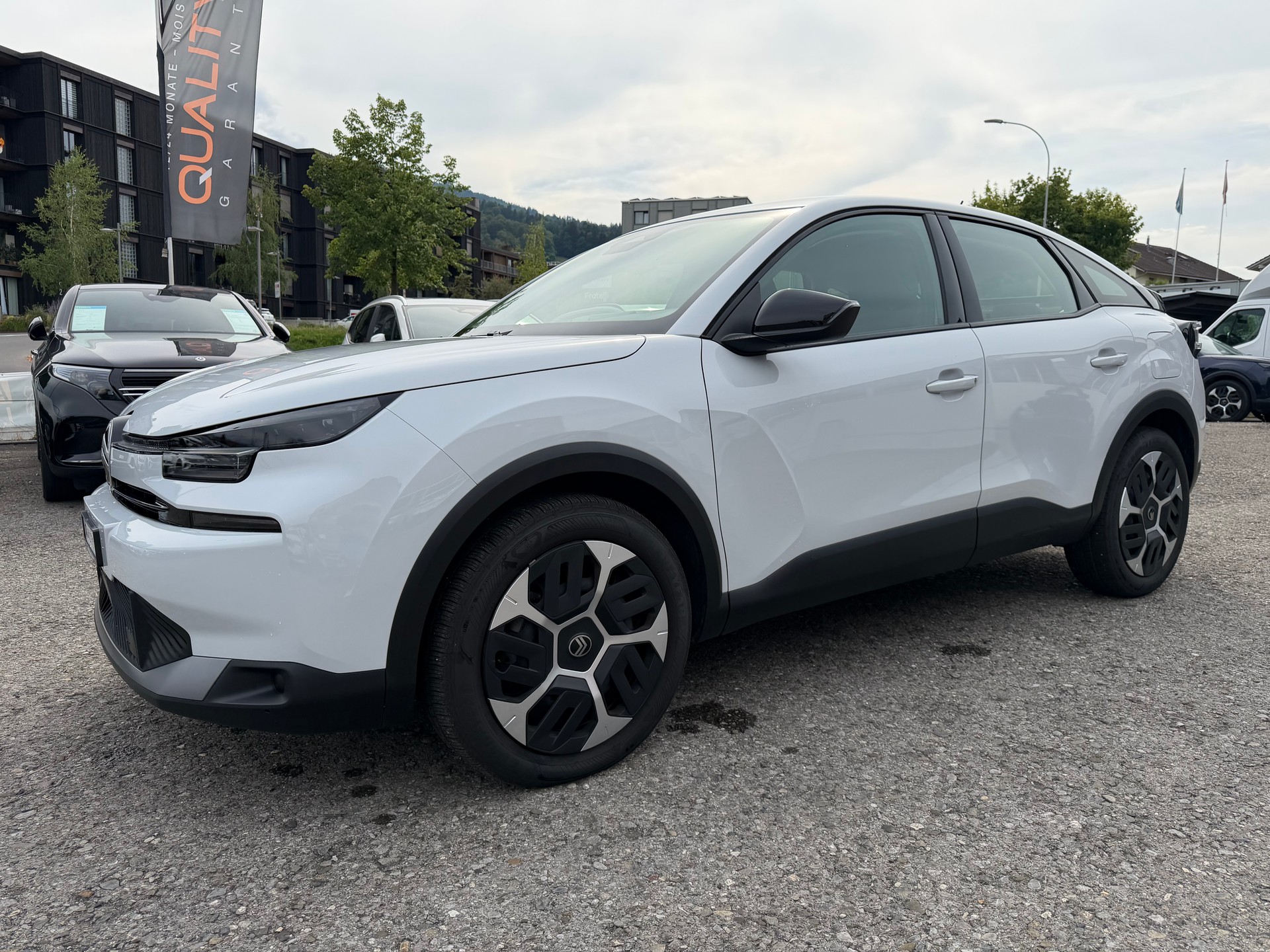 CITROEN C4 1.2 130 Plus EAT8-showroom-element-2