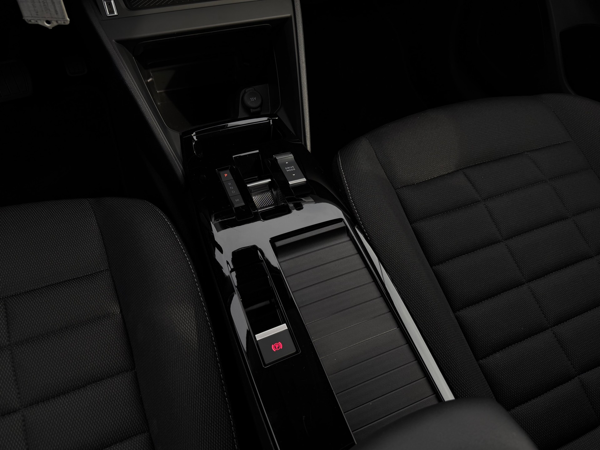 CITROEN C4 1.2 130 Plus EAT8-image-19
