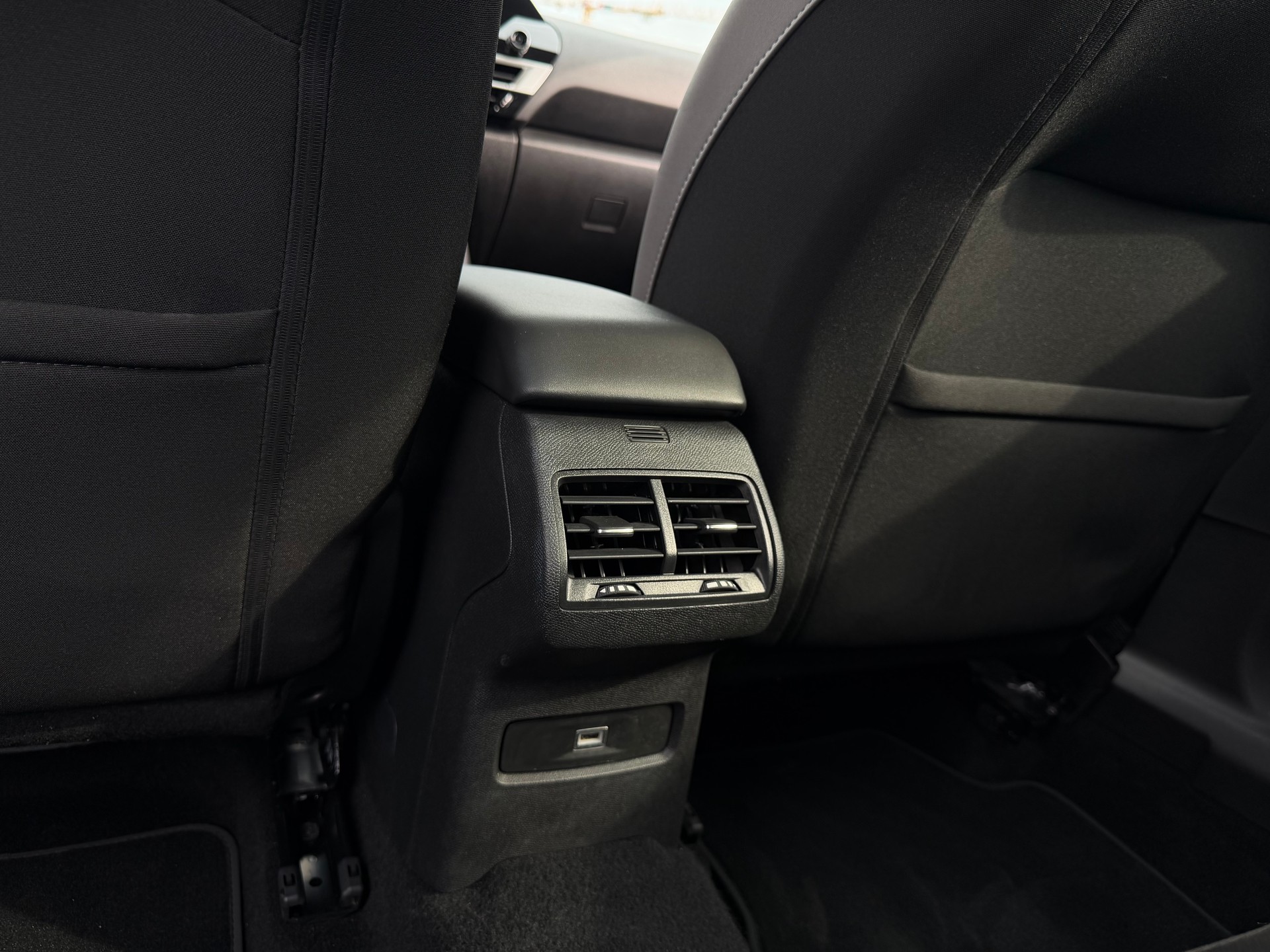 CITROEN C4 1.2 130 Plus EAT8-image-21