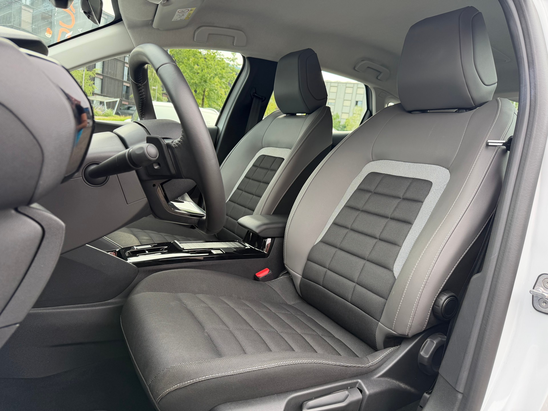 CITROEN C4 1.2 130 Plus EAT8-image-11