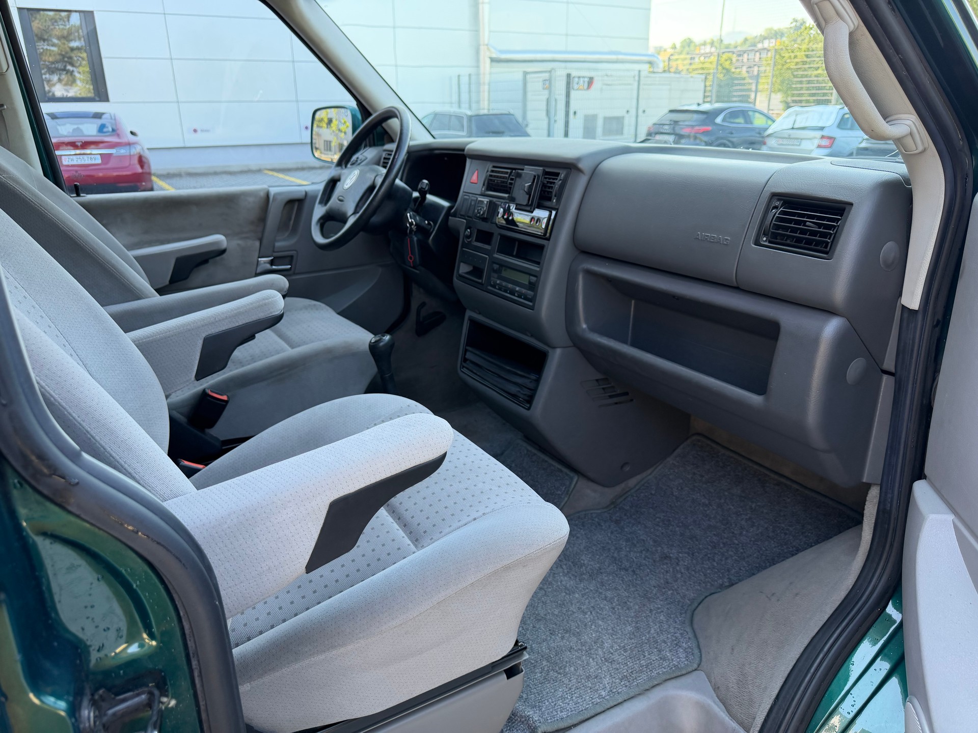VW T4 Caravelle 2.5TDI ABS-image-8
