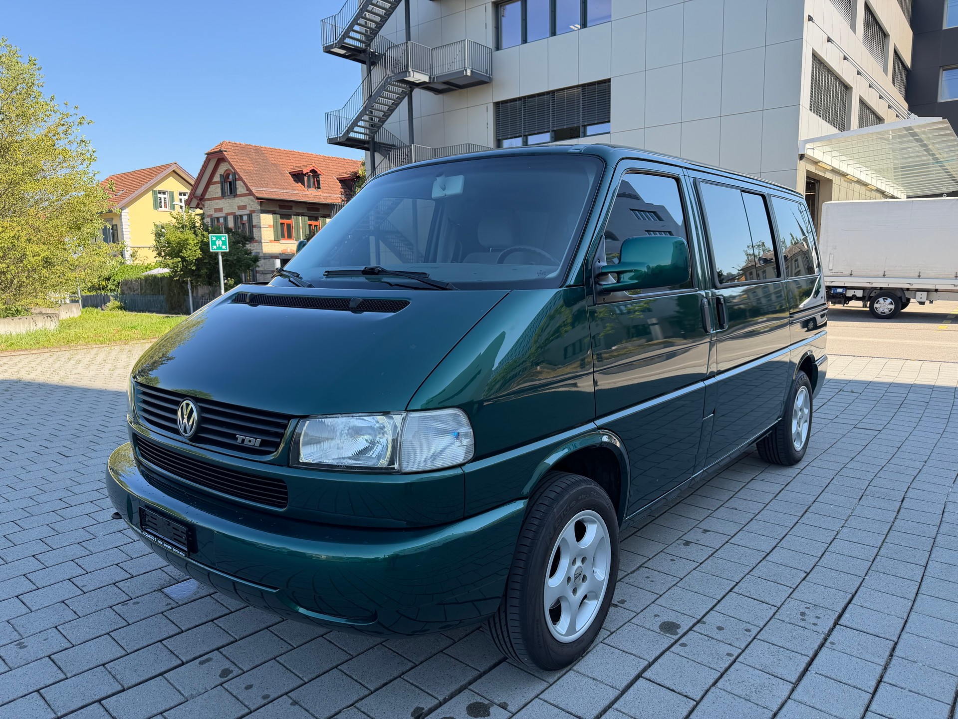 VW T4 Caravelle 2.5TDI ABS-image-0