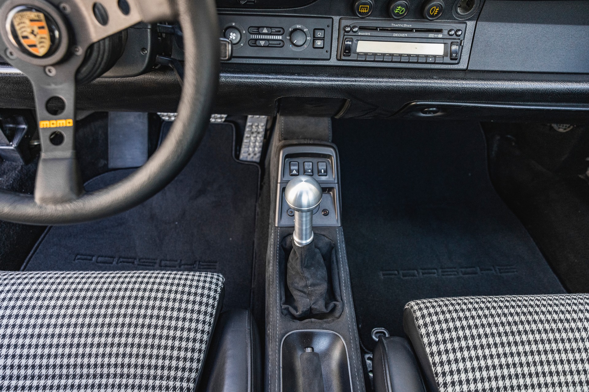 PORSCHE 911 Carrera 2-image-10