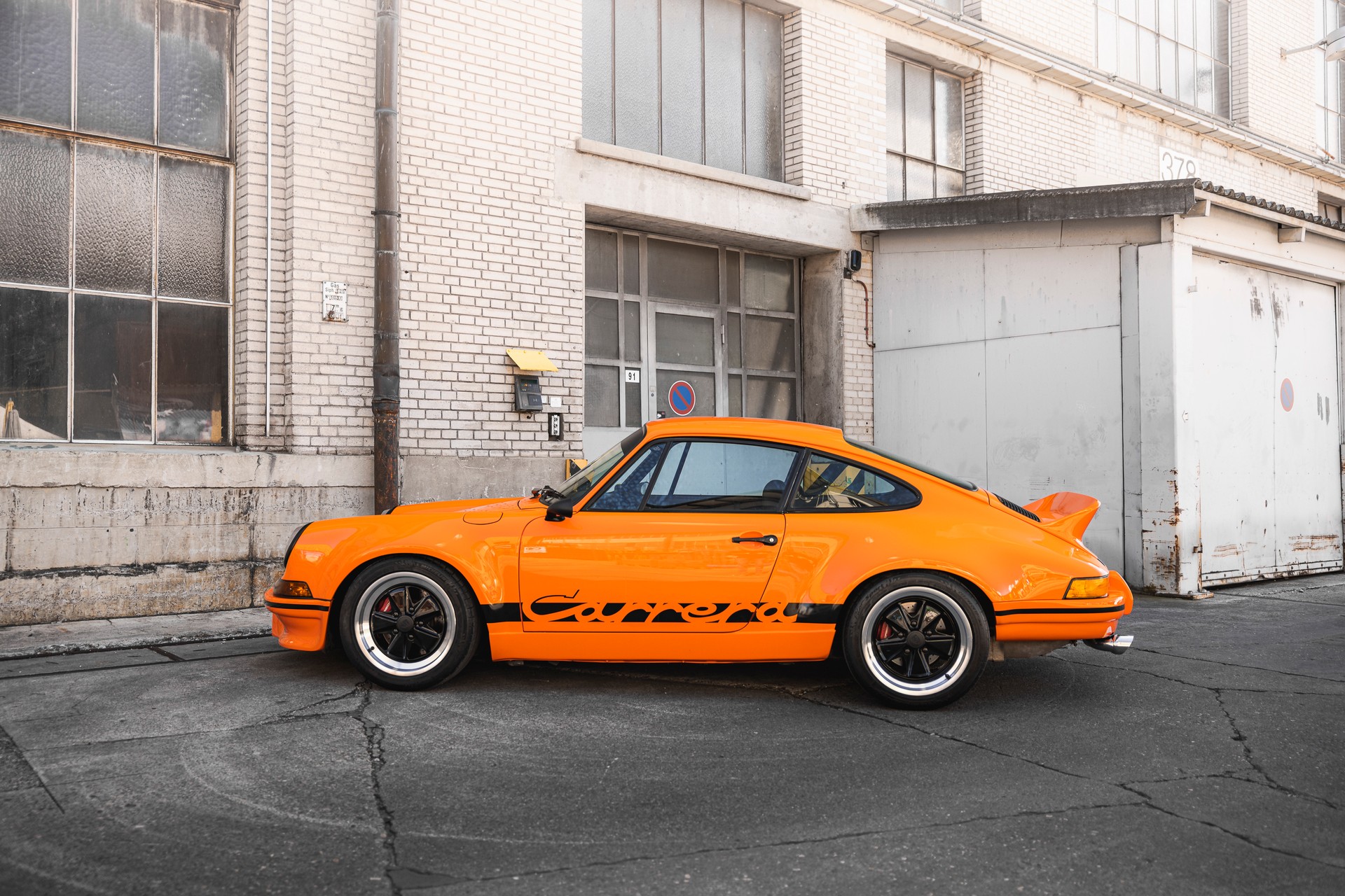 PORSCHE 911 Carrera 2-image-3