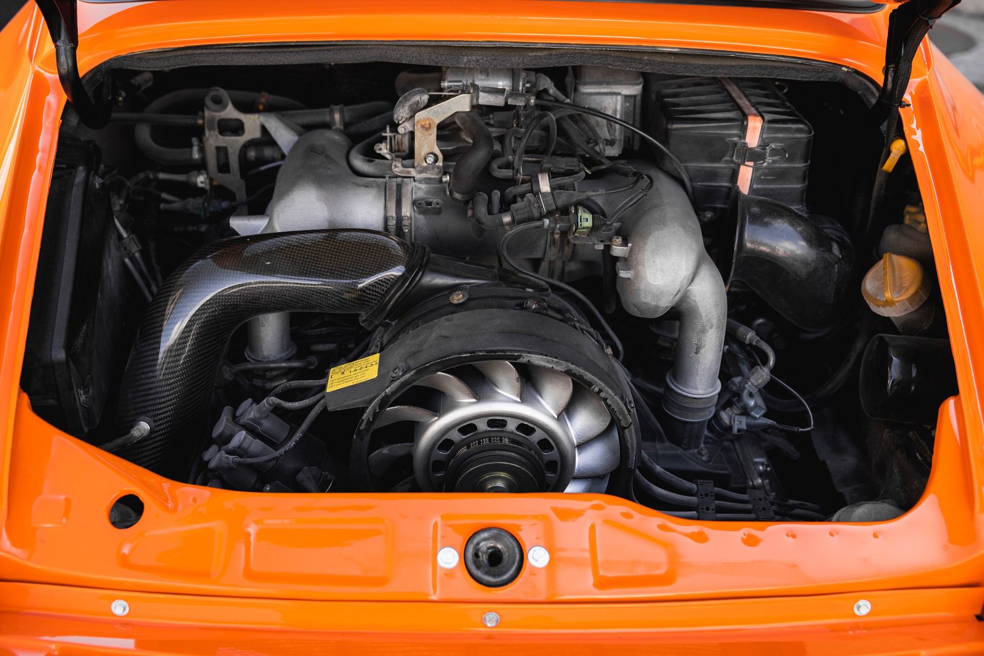 PORSCHE 911 Carrera 2-image-8