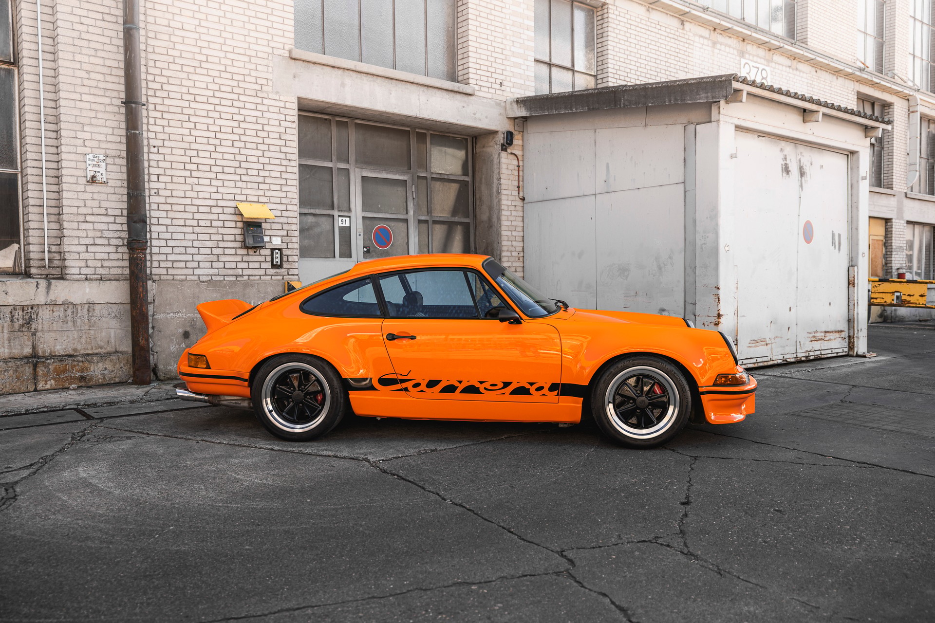 PORSCHE 911 Carrera 2-image-0