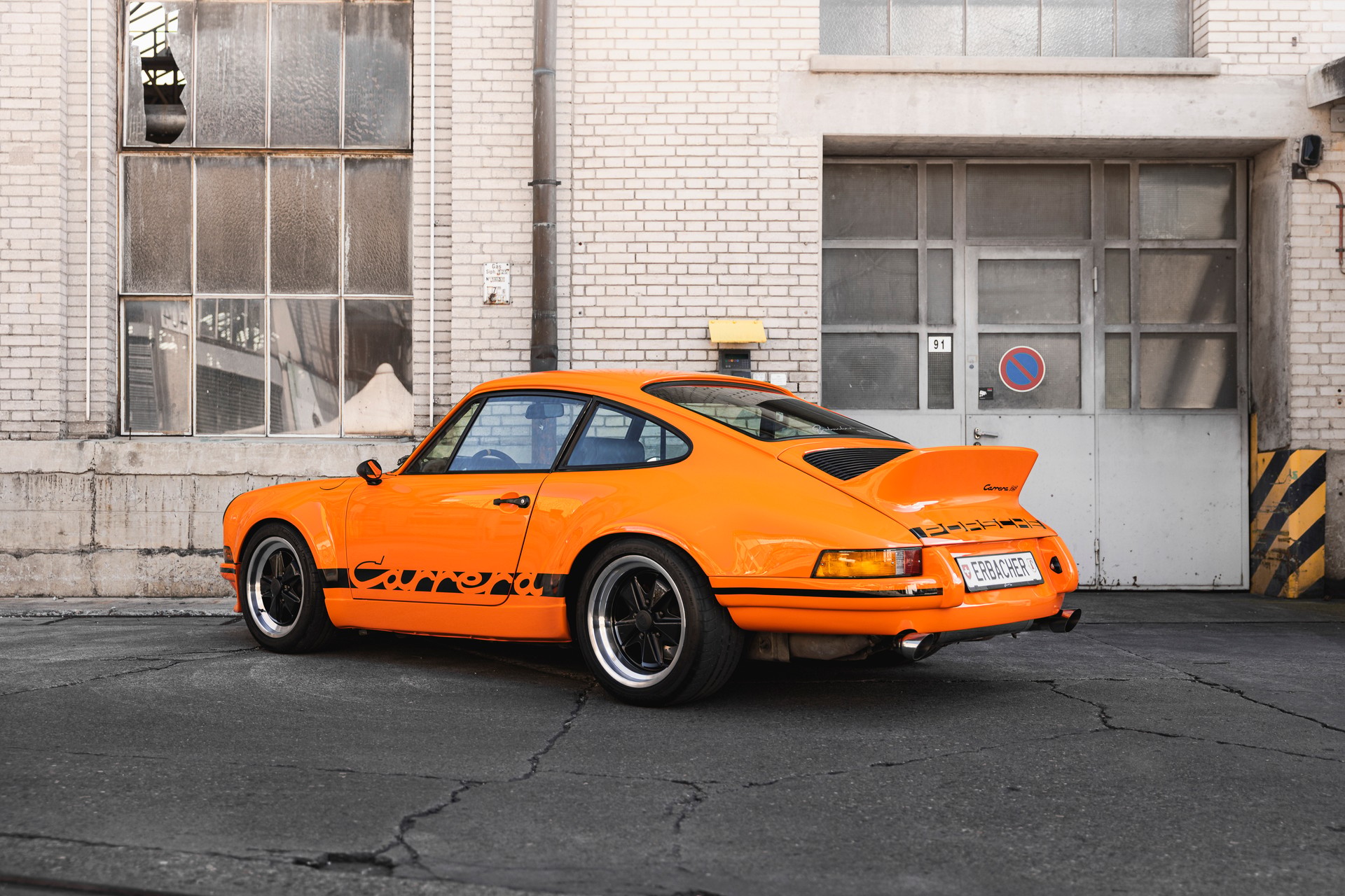 PORSCHE 911 Carrera 2-image-2