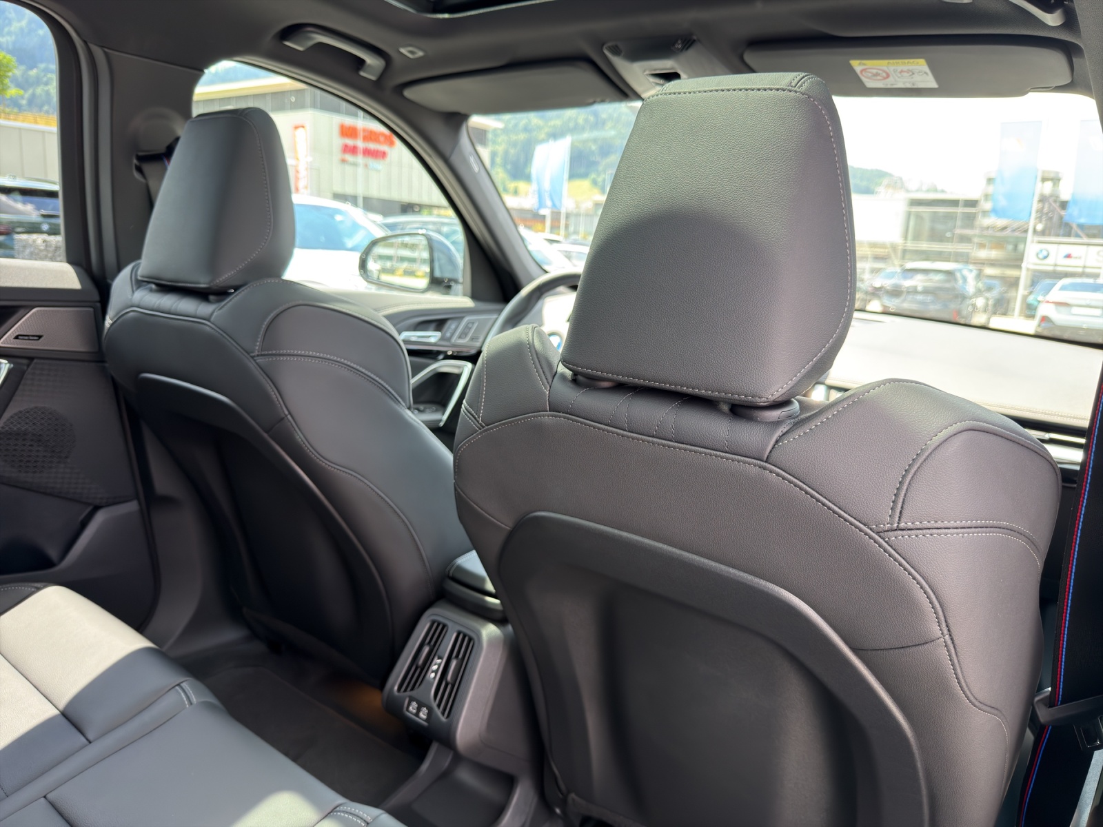 BMW iX1 xDrive 30 M Sport Pro-image-19