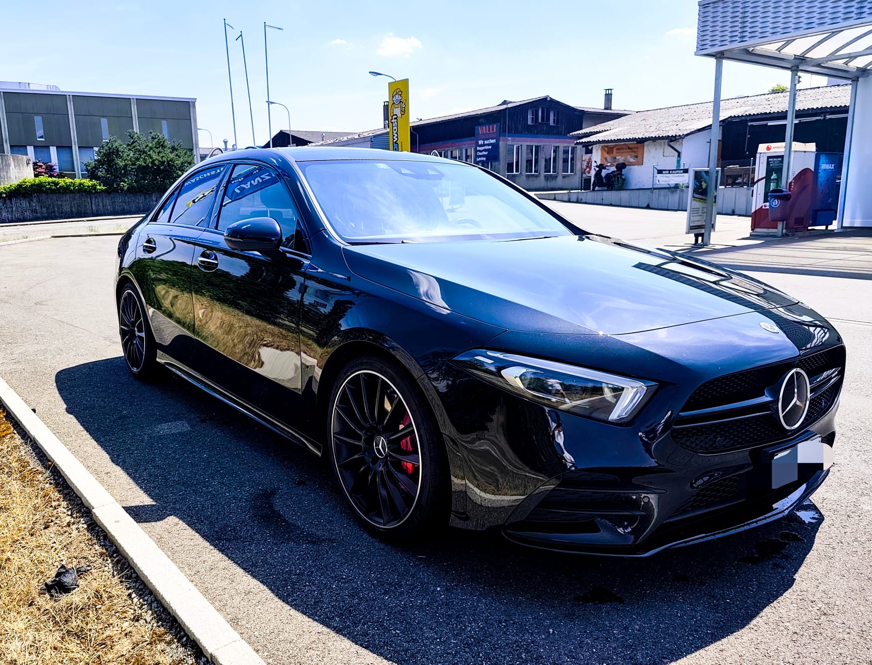 MERCEDES-BENZ A 35 AMG 4matic-image-3