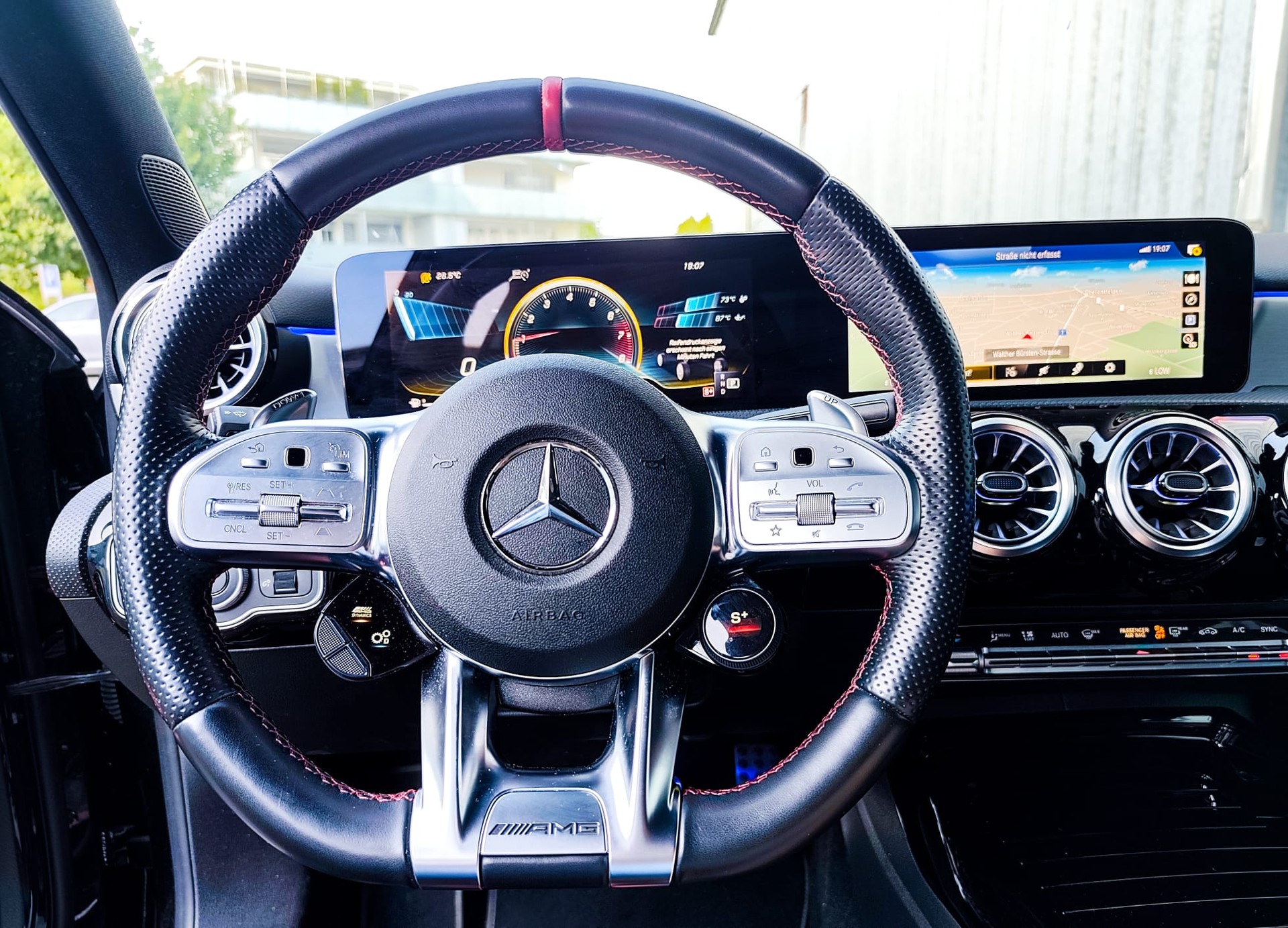 MERCEDES-BENZ A 35 AMG 4matic-image-7