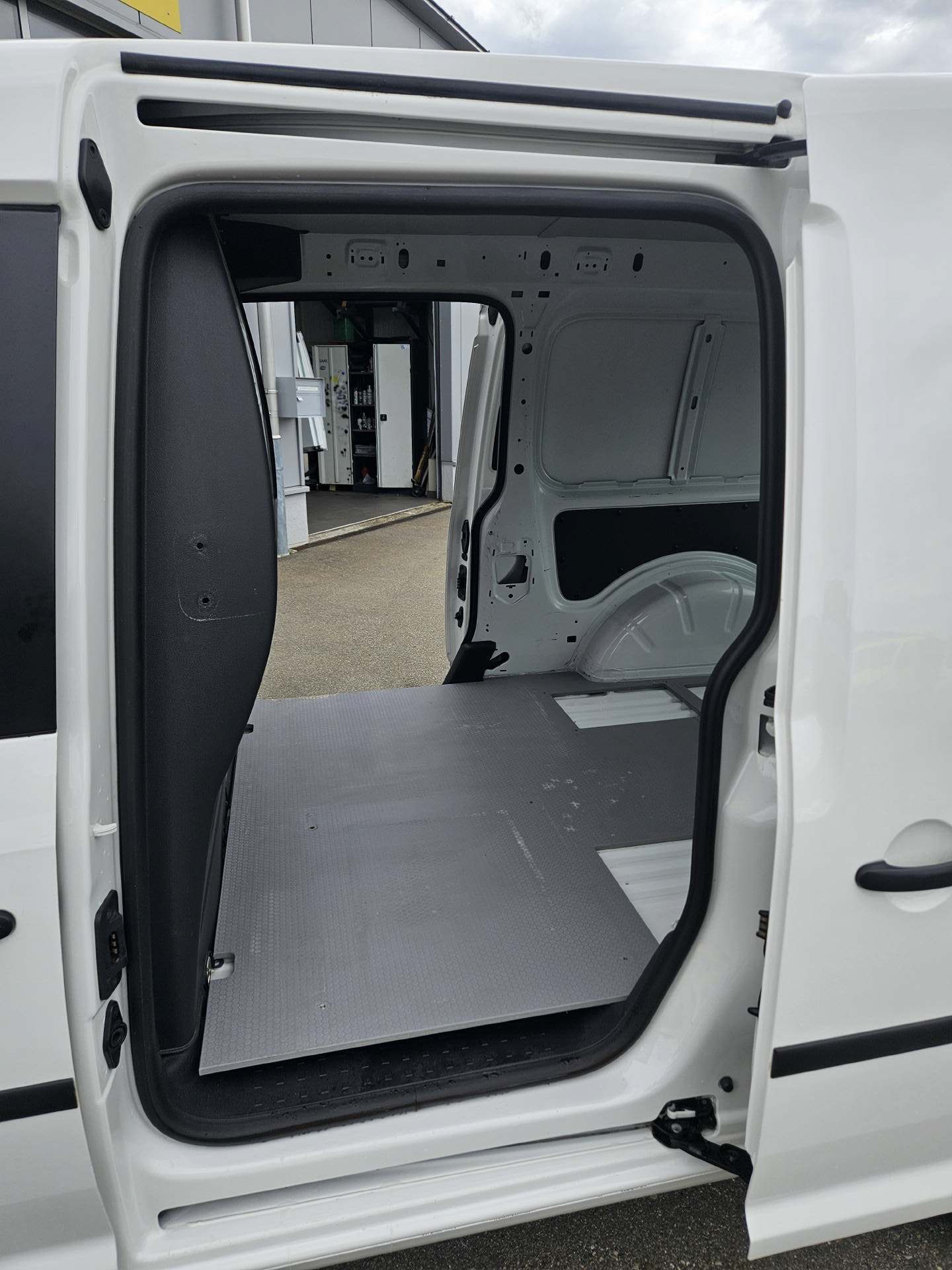 VW Caddy Maxi Kaw. 2.0 TDI 122 BMT 4motion-image-12