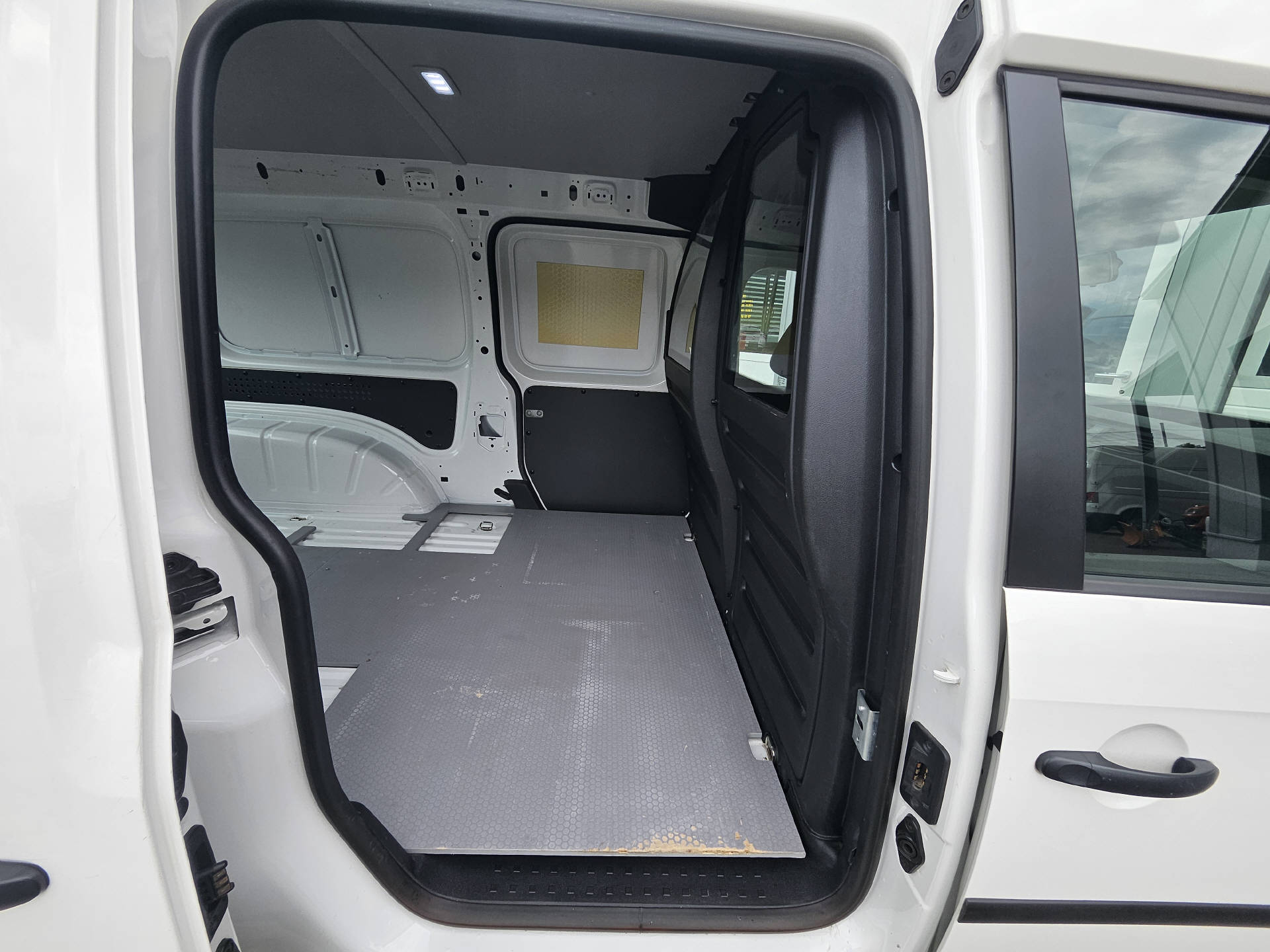 VW Caddy Maxi Kaw. 2.0 TDI 122 BMT 4motion-image-10