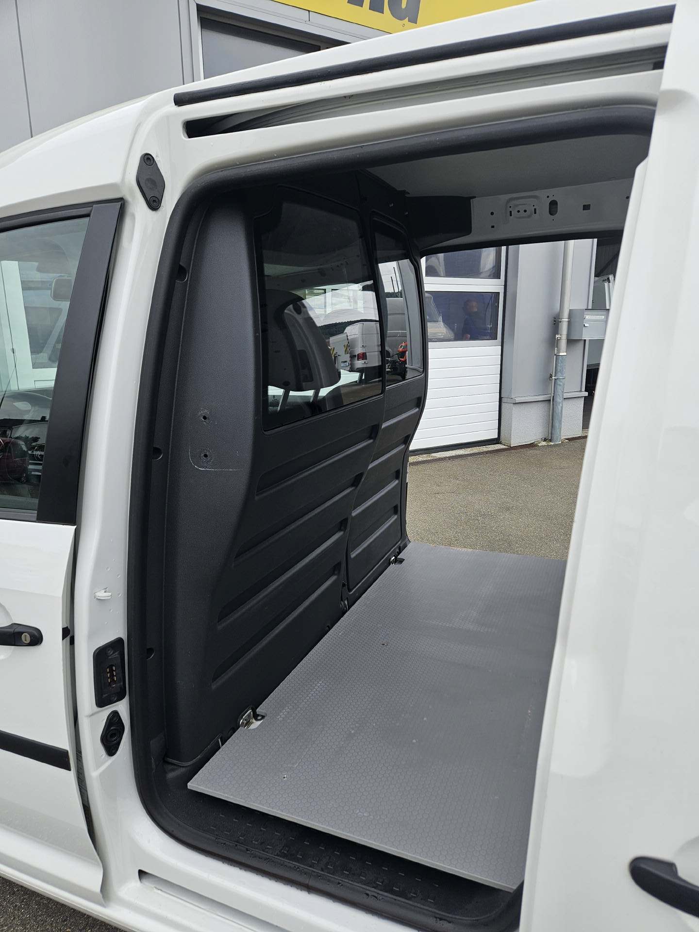 VW Caddy Maxi Kaw. 2.0 TDI 122 BMT 4motion-image-13