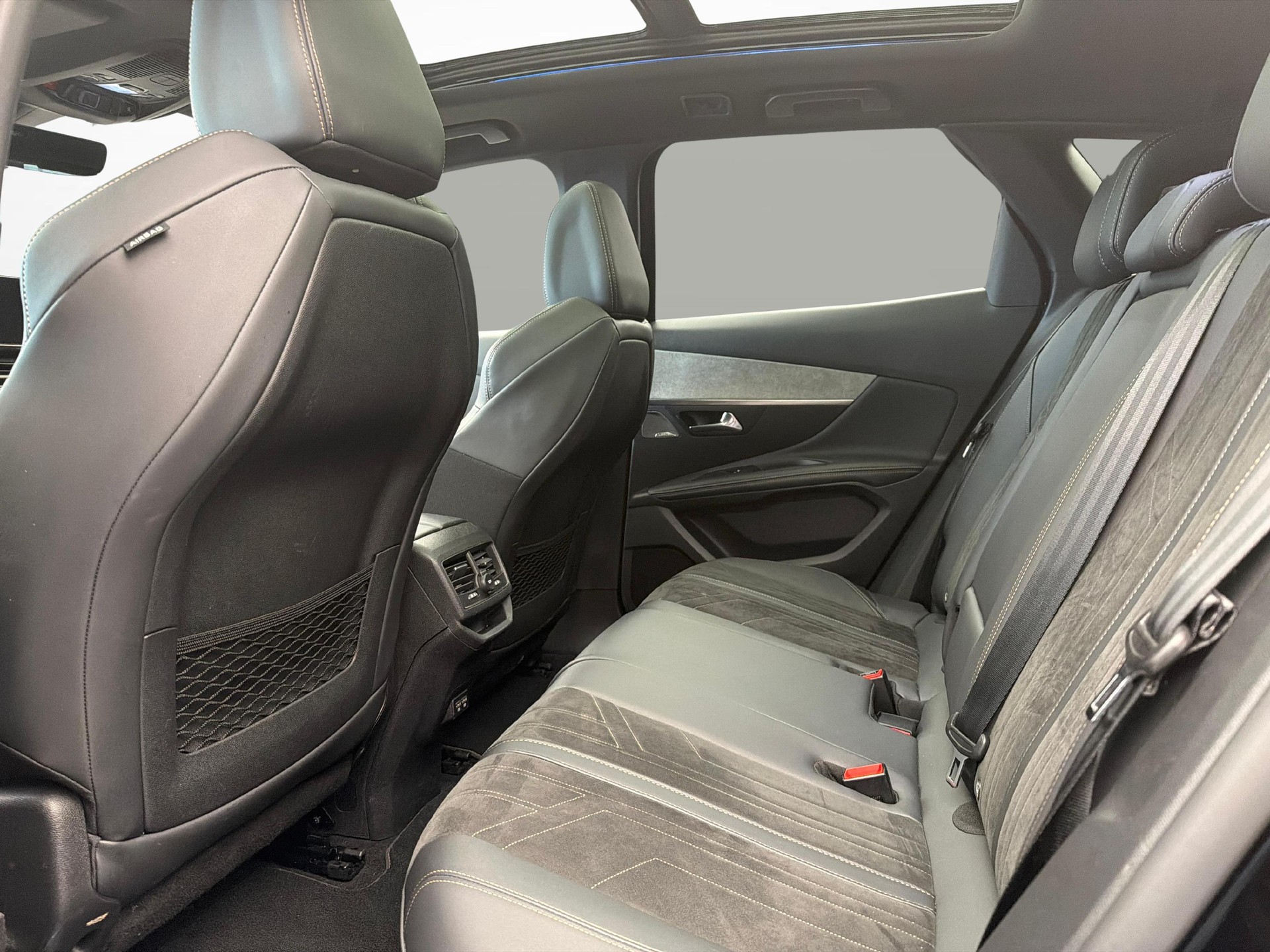 PEUGEOT 3008 1.5 BlueHDi GT Pack-image-10