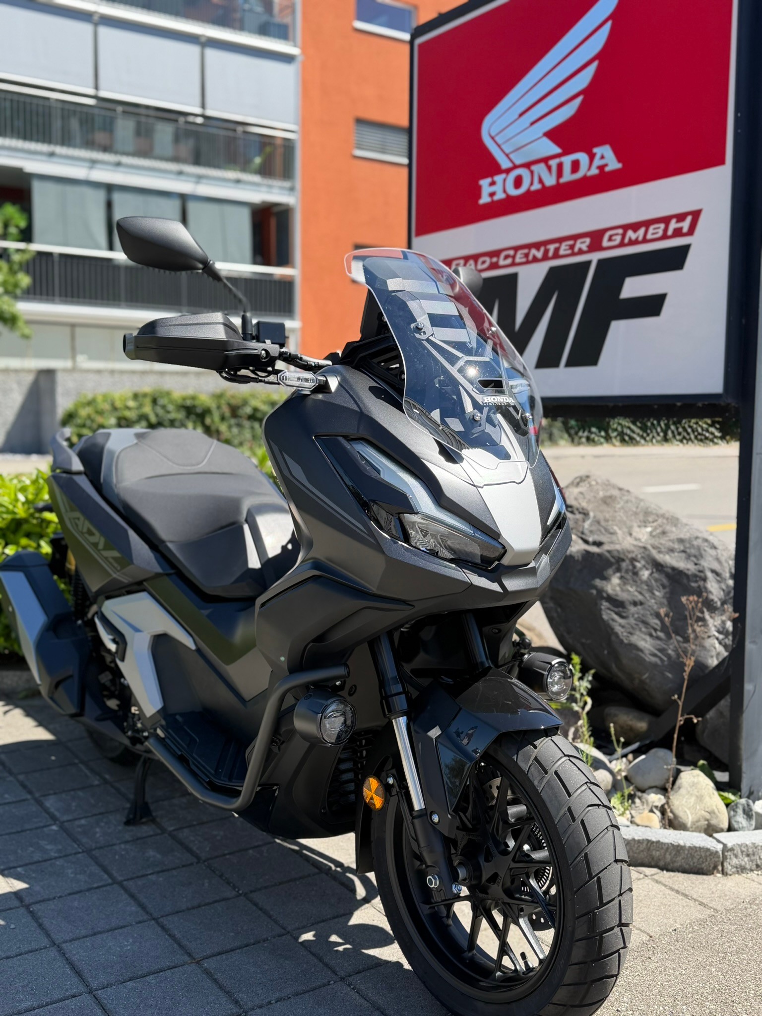 HONDA ADV 350-showroom-element-1