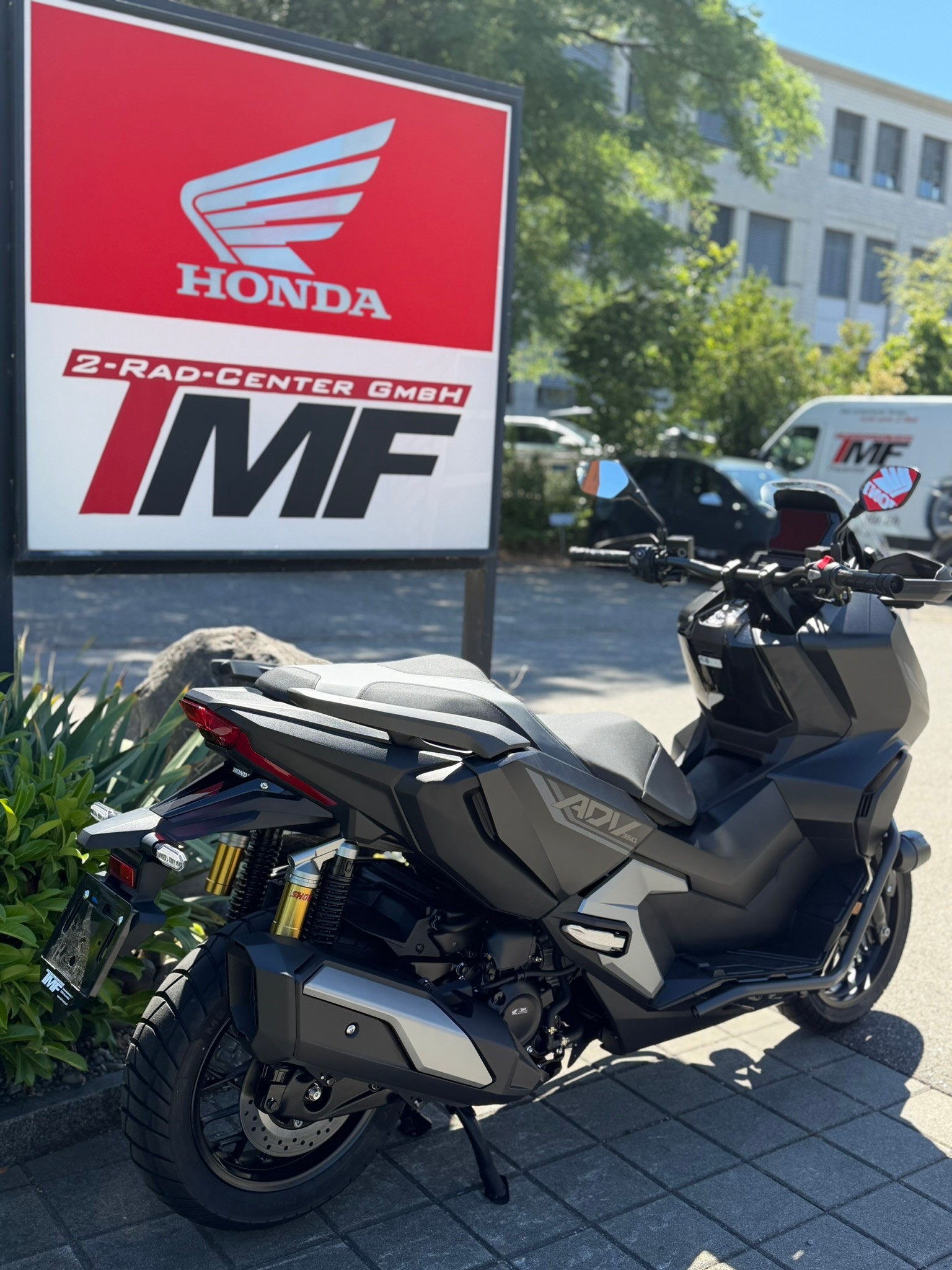 HONDA ADV 350-showroom-element-2
