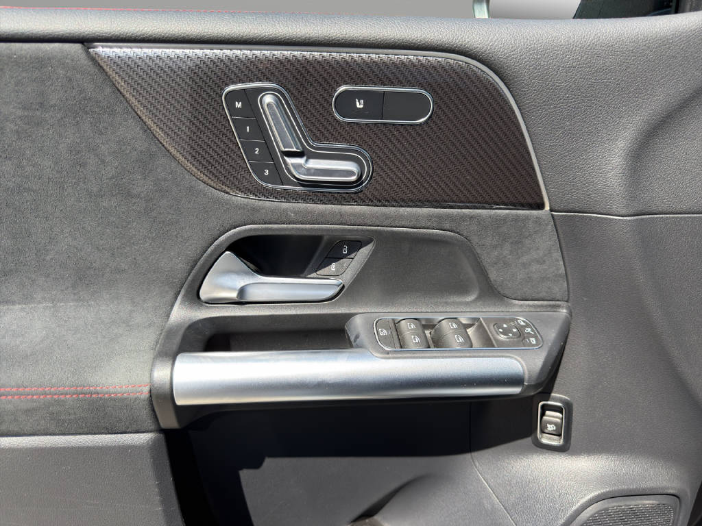 MERCEDES-BENZ B 250 AMG Line 4matic-image-12